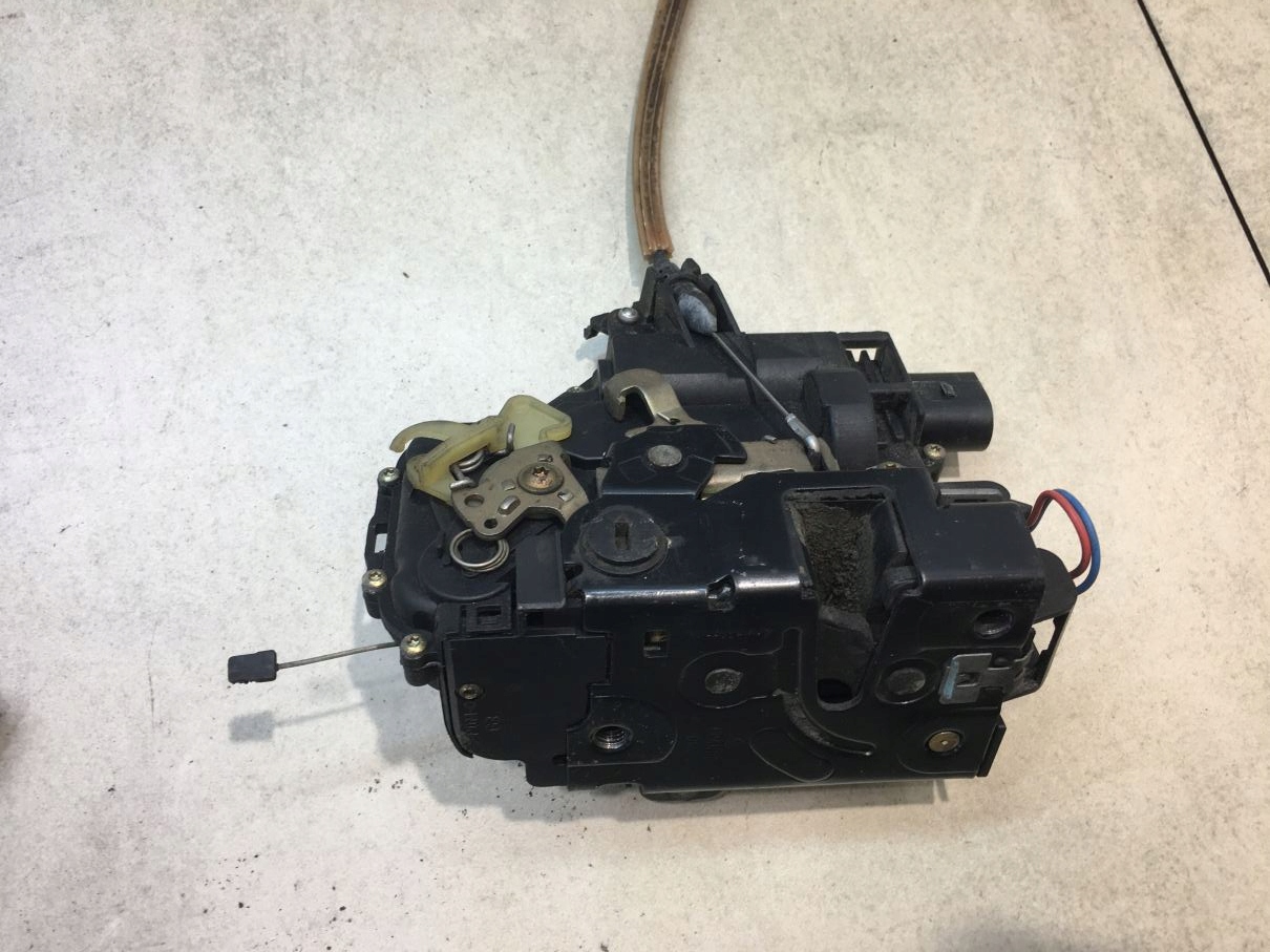 lock door left rear part SEAT LEON and 3B4839015M 6 PIN