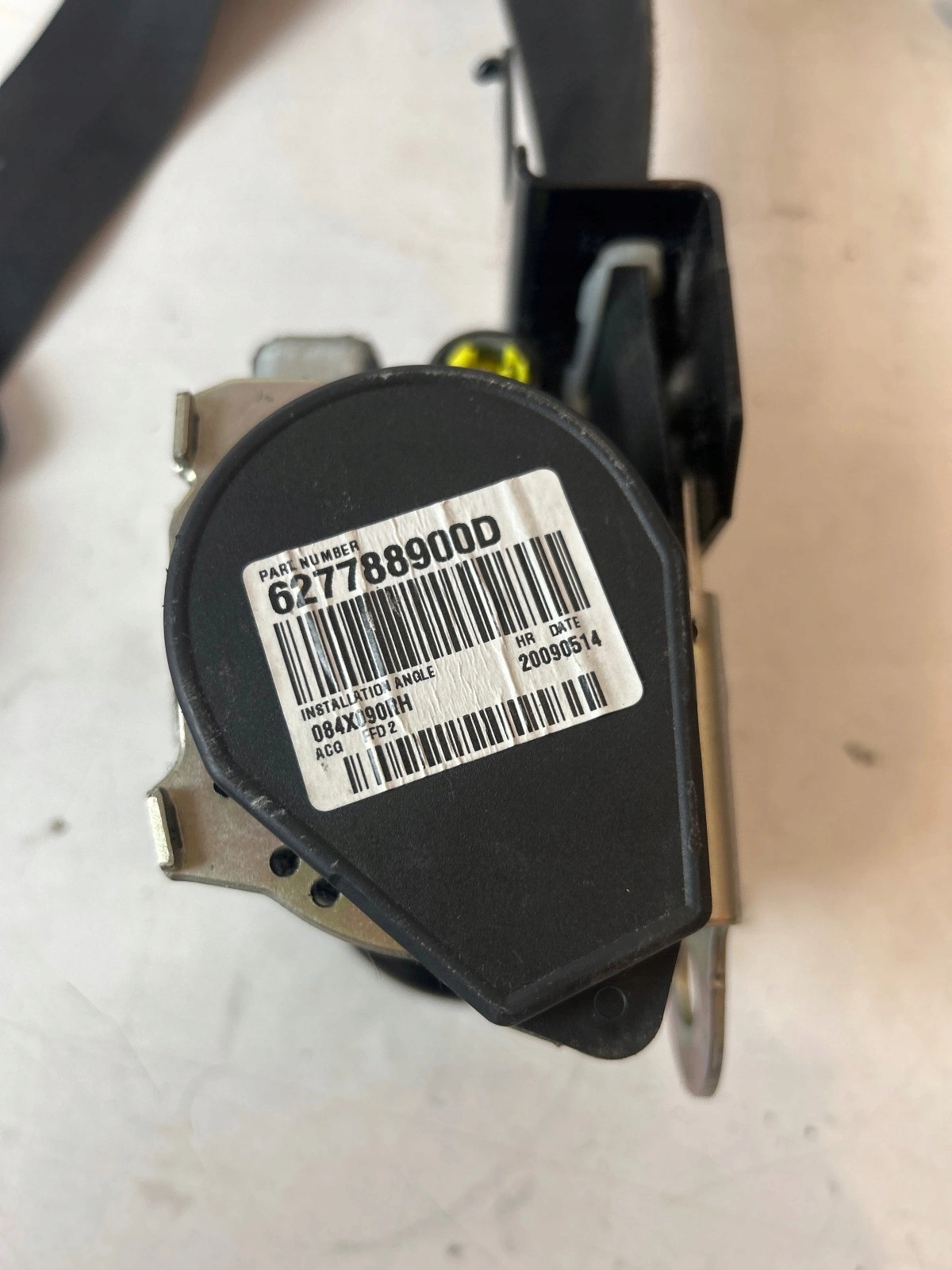 tension belt safety front front right Nissan Pulsar