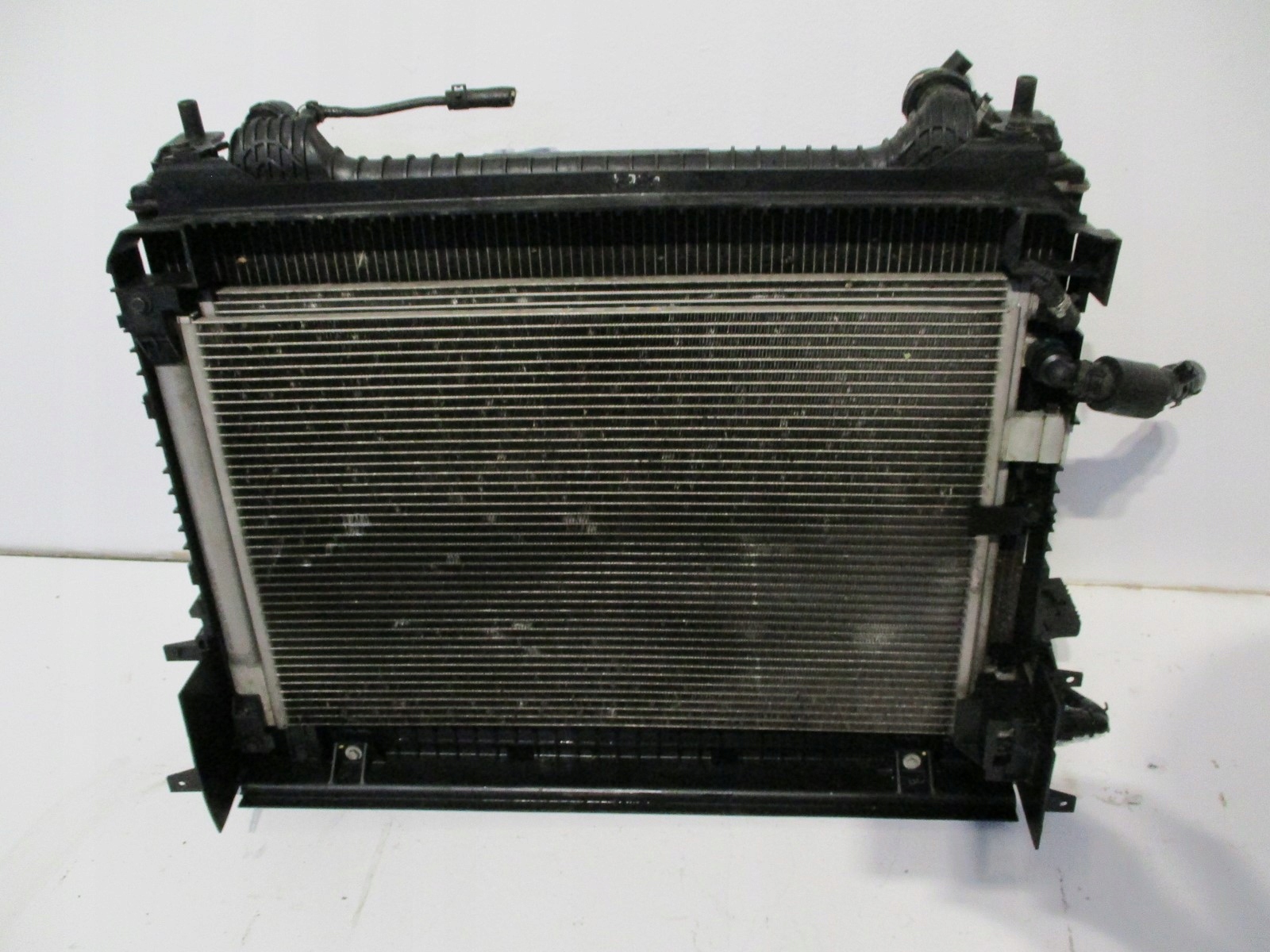 chłodnica chłodnice JAGUAR F PACE 2,0d AUTO