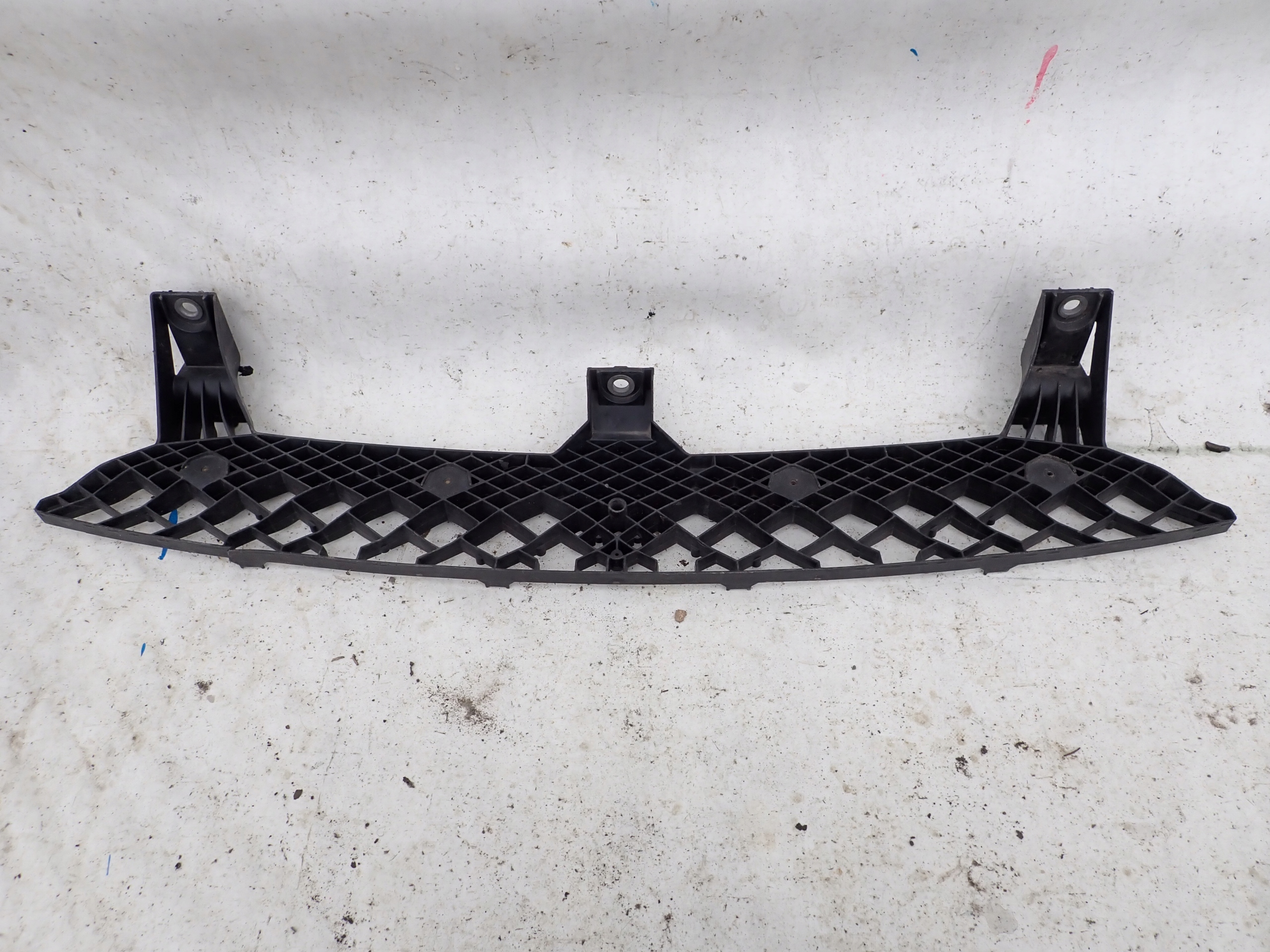 VW TOUAREG IIp 10- ДЕРЖАТЕЛЬ БАЛКА ПЕРЕД