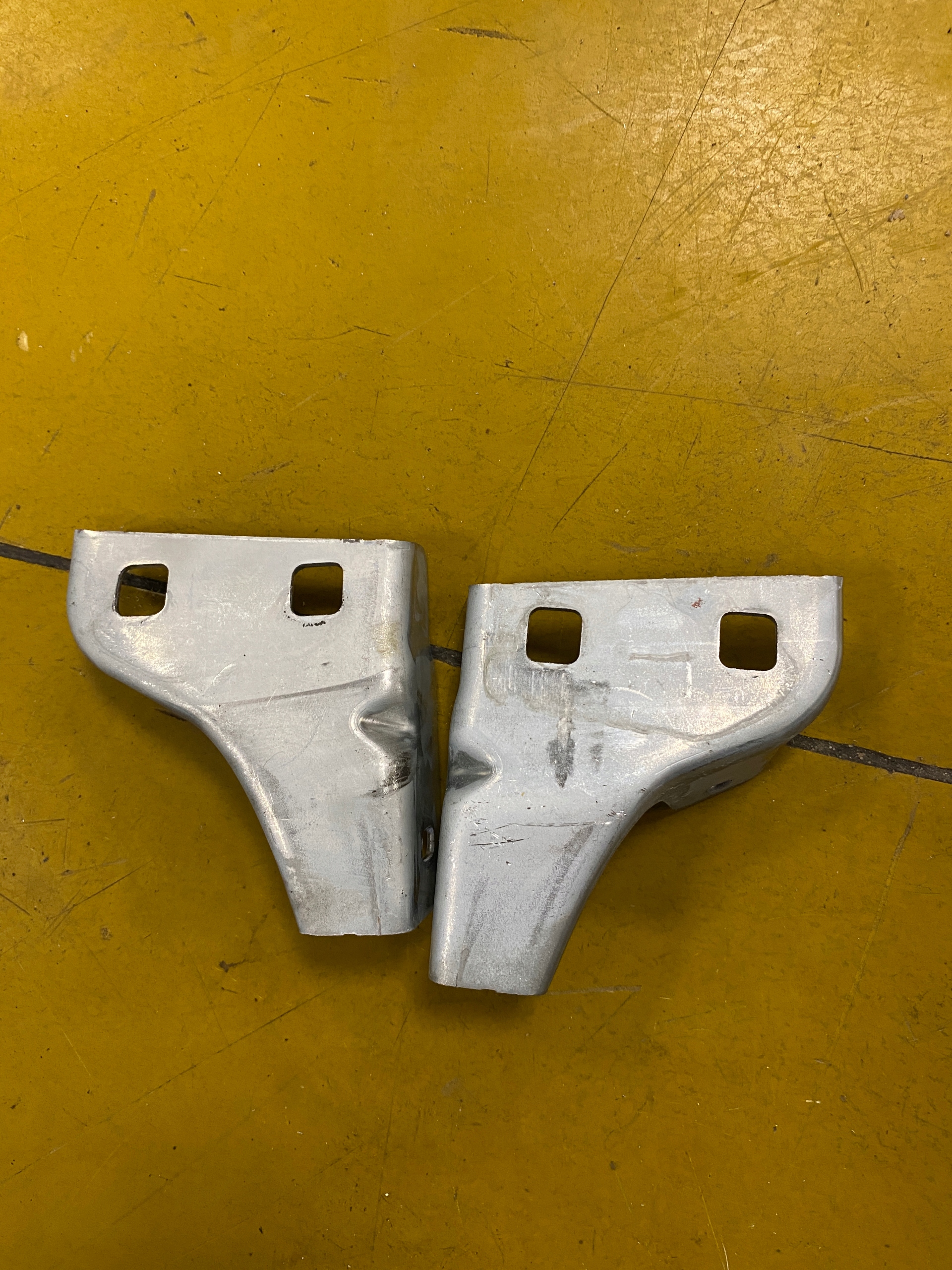 GX73-043B58-aa - Кронштейн крепление крыла передний JAGUAR XF X260