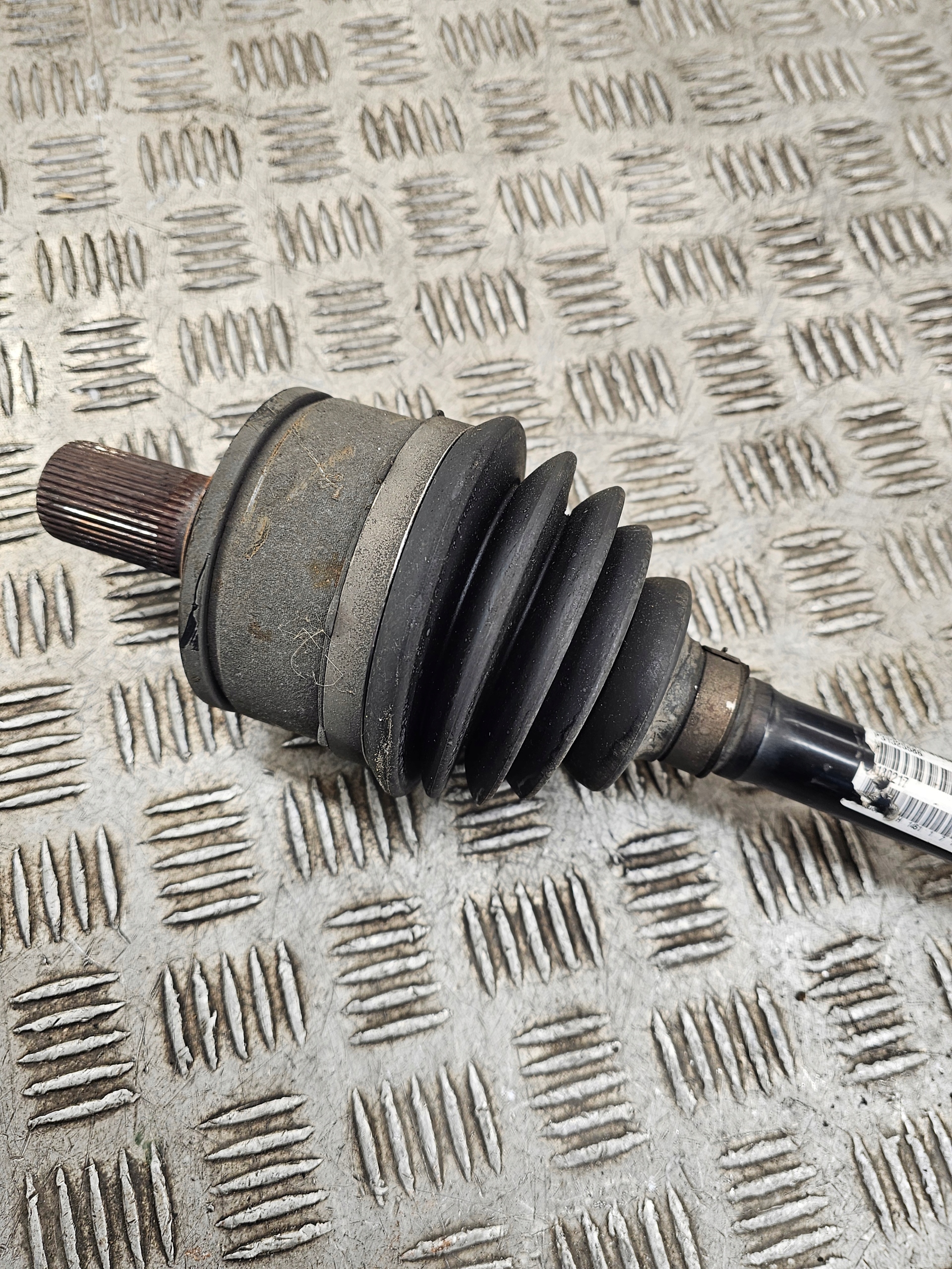 VOLVO V90 II semi-axis left short. P31325586 AUTOMAT