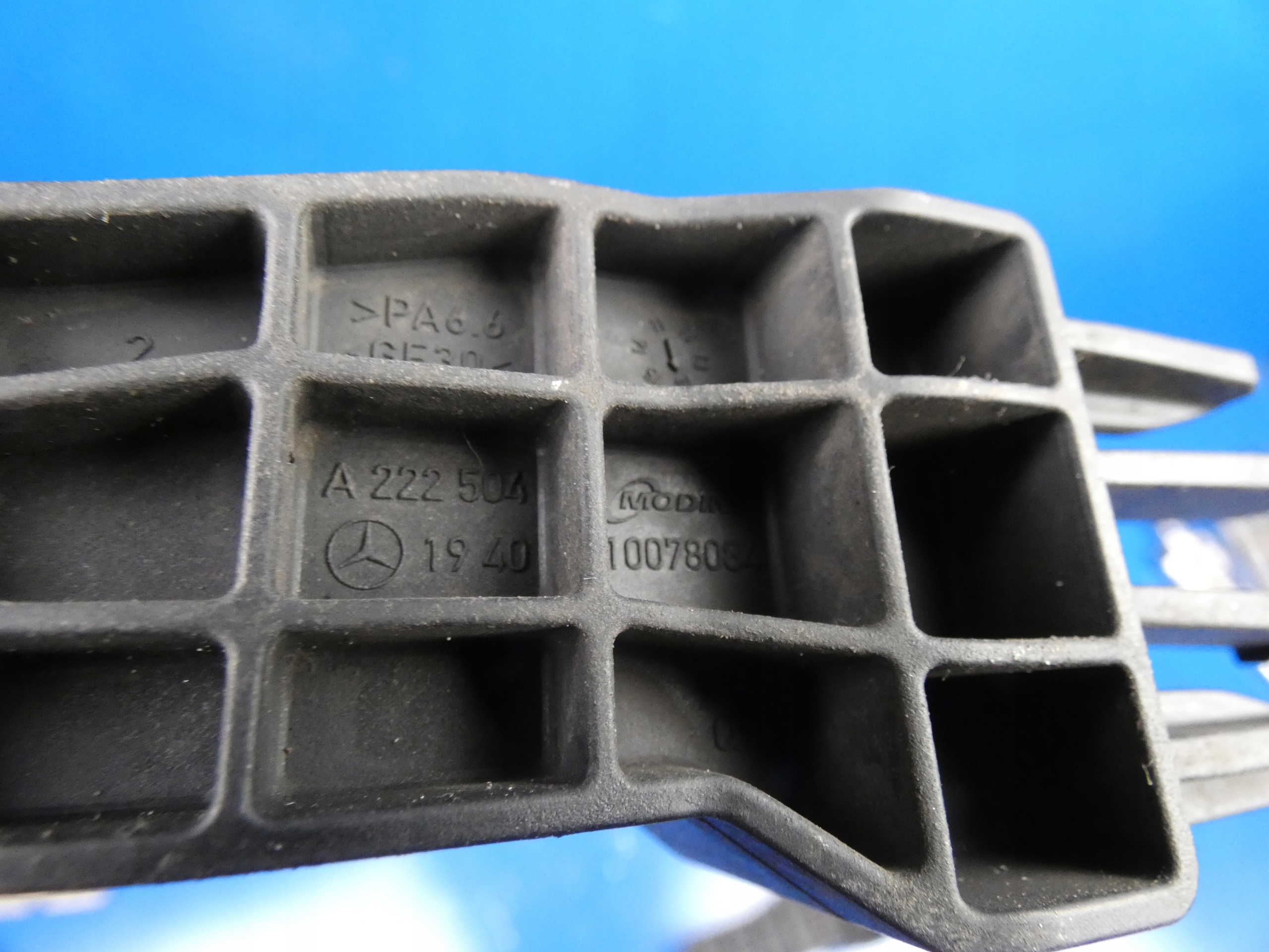 MERCEDES S KLASA W222 holder bracket radiator KOLEK
