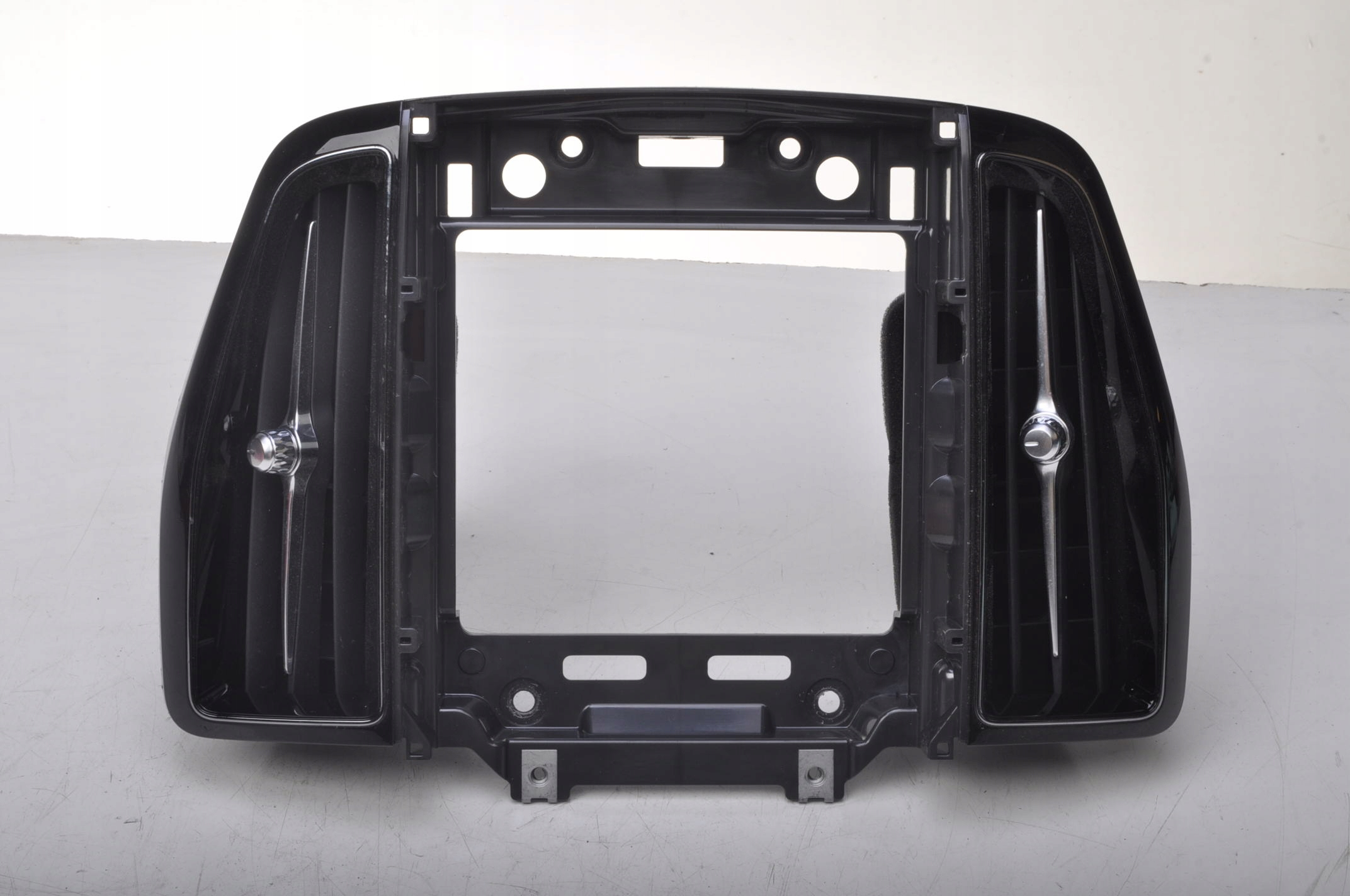 VOLVO XC60 II РАМКА ЦЕНТРАЛЬНАЯ РЕШЕТКА 31417742