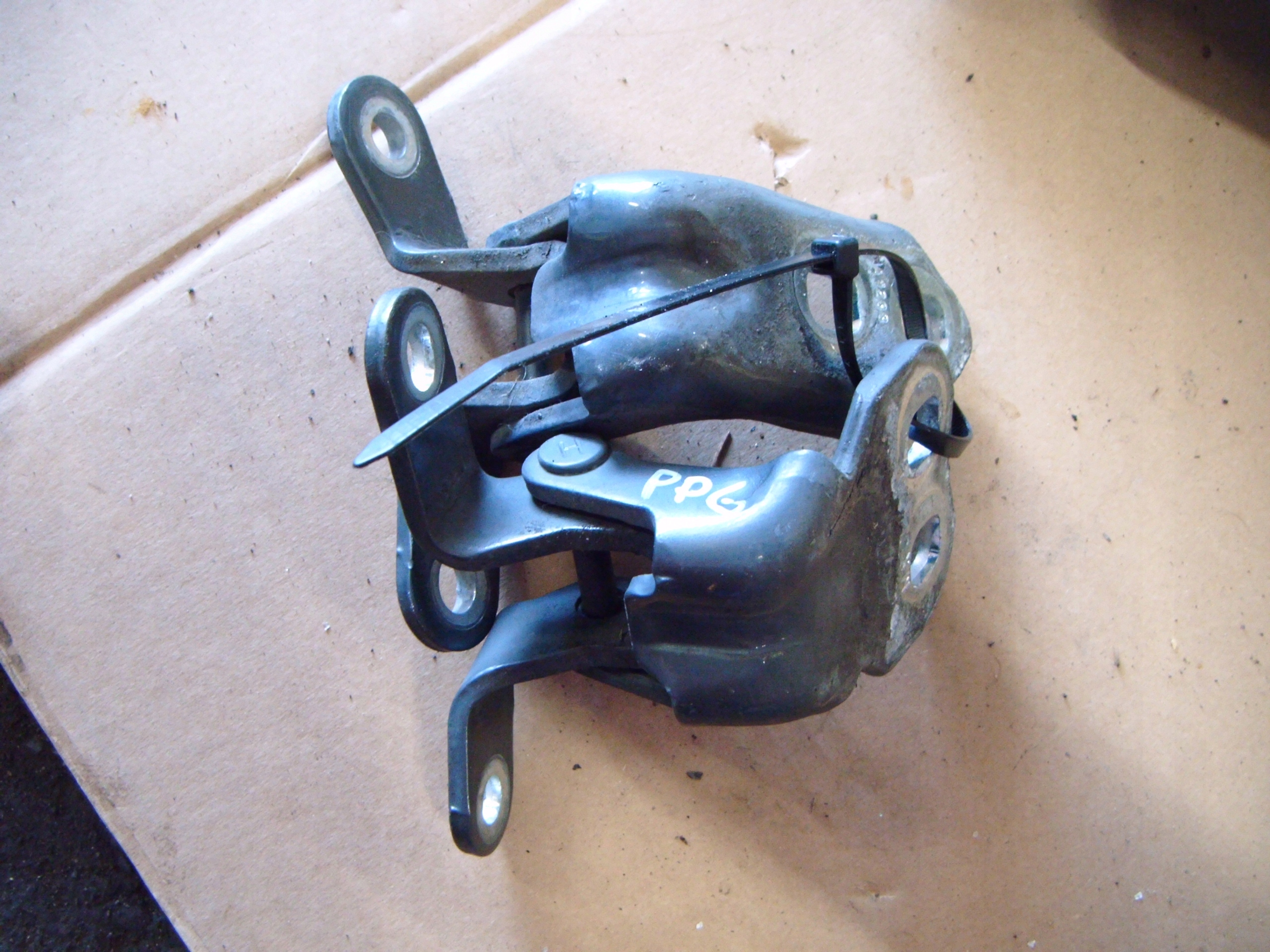 CHEVROLET HHR ZAWIASY DRZWI PRAWY PRZÓD KOMPLET