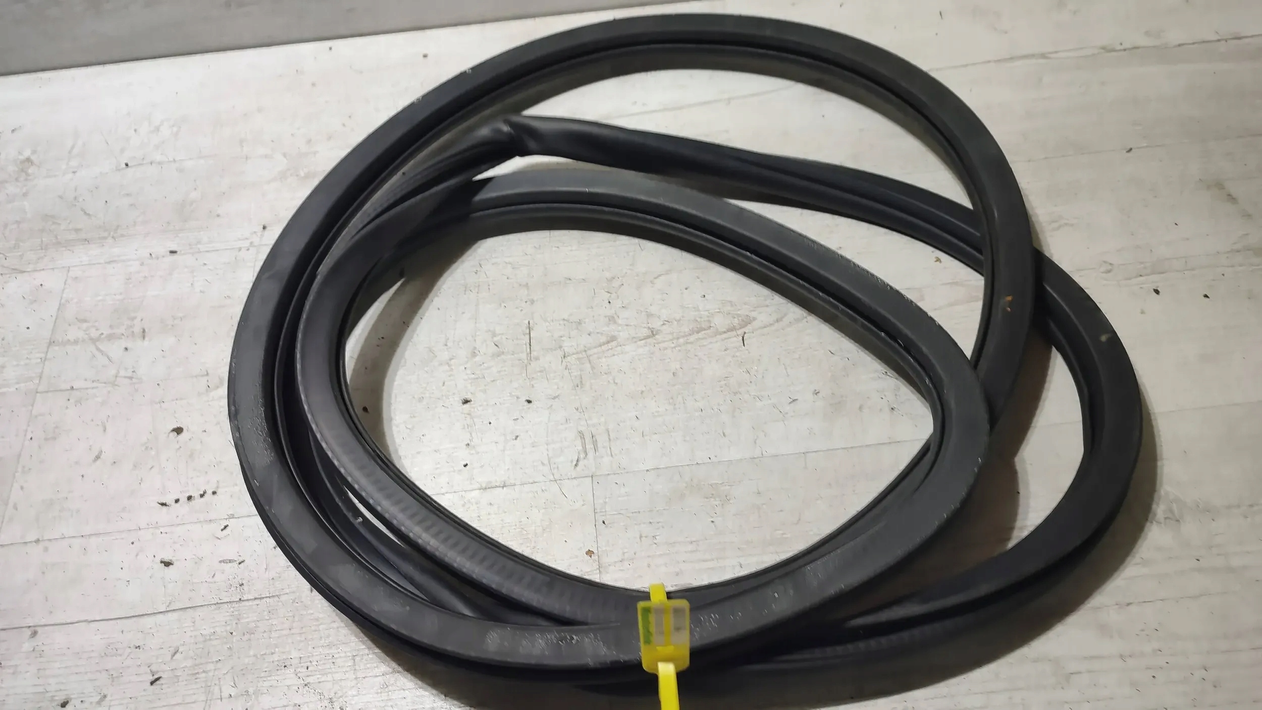 Jeep Cherokee KL 15r. 2.0d front side right gasket door for bodywork