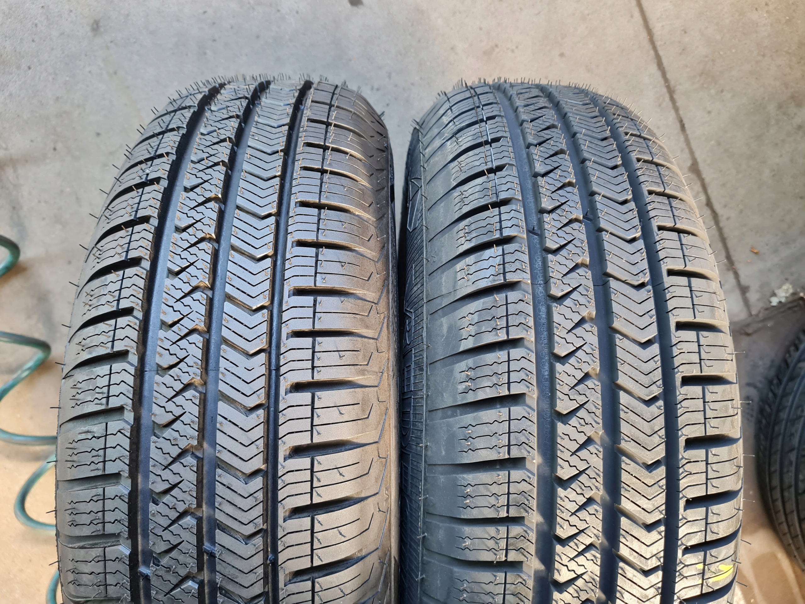 2x Vredestein Quatrac 5 175/70R13 2022 Nové
