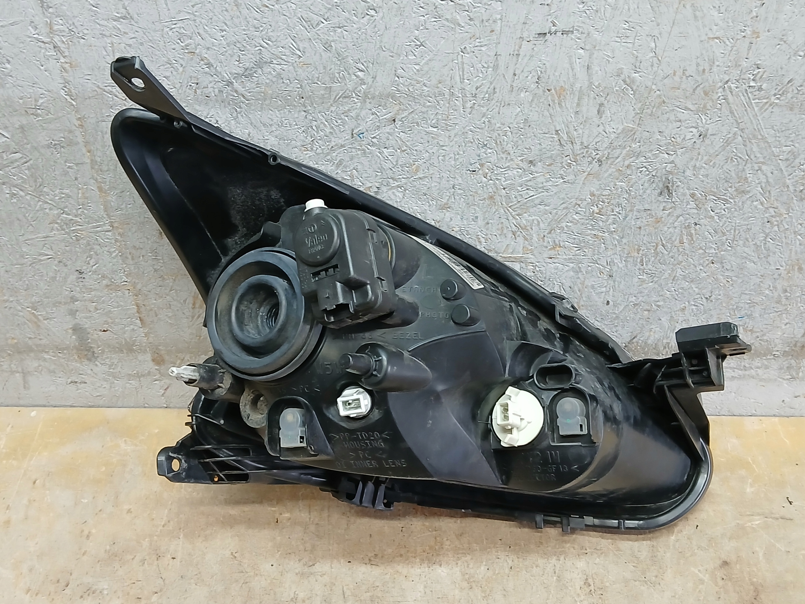 light front left TOYOTA AYGO and 1 05-14 98092754