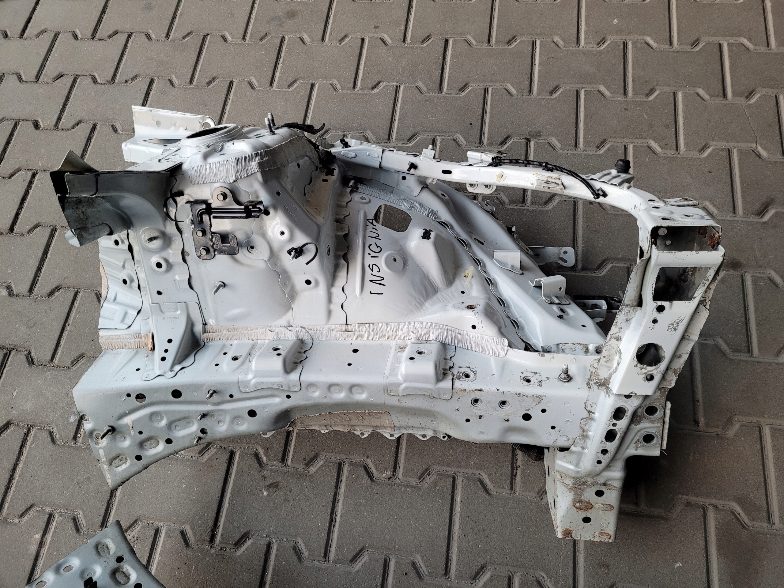quarter front right right OKULAR quarter front OPEL INSIGNIA B Z40R