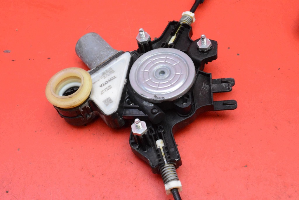 window regulator right front EU 69810-02792-00 TOYOTA COROLLA E21 sedan 18