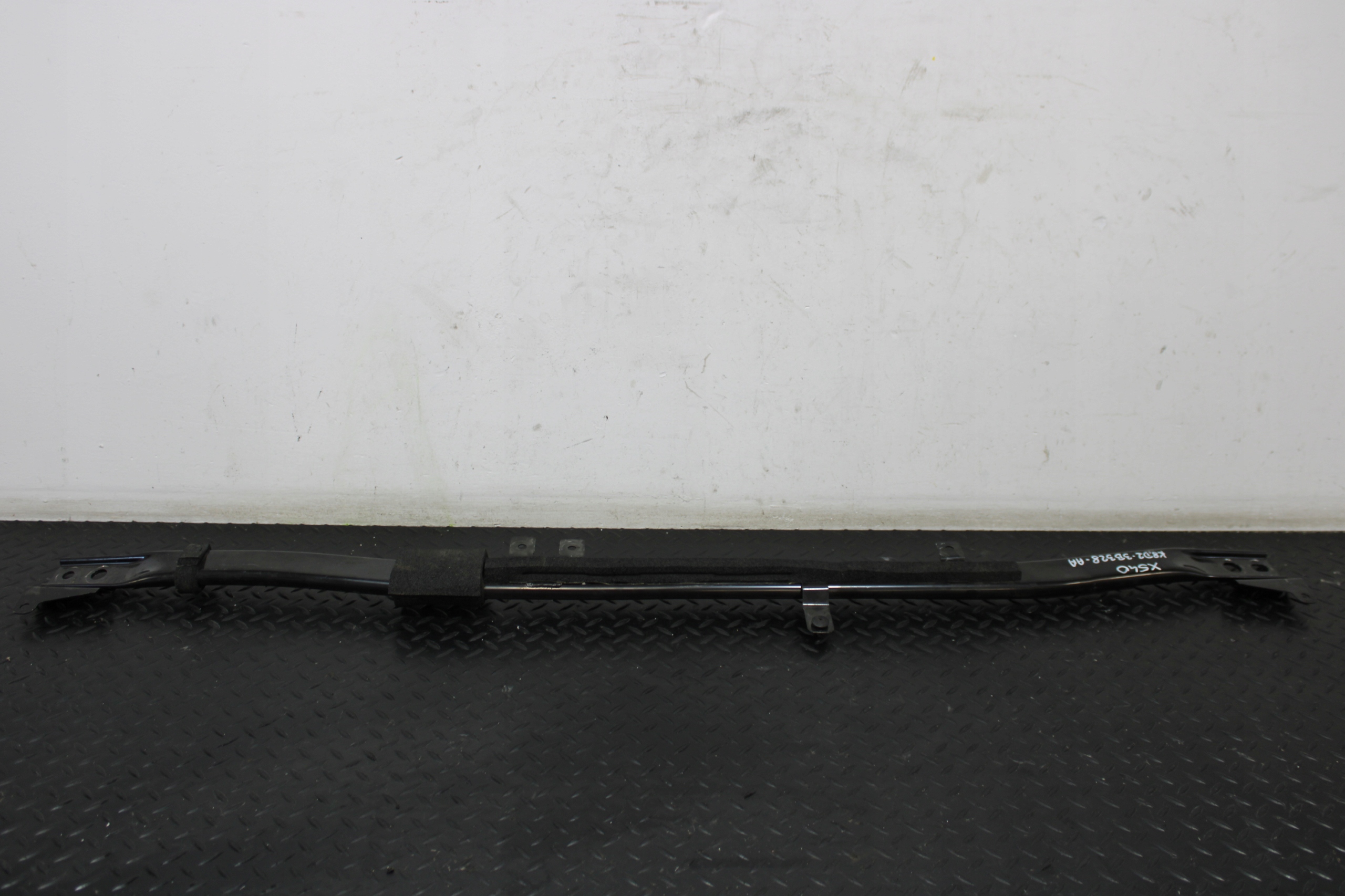 sider brace JAGUAR E-PACE X540 LIFT K8D2-3B328-AA