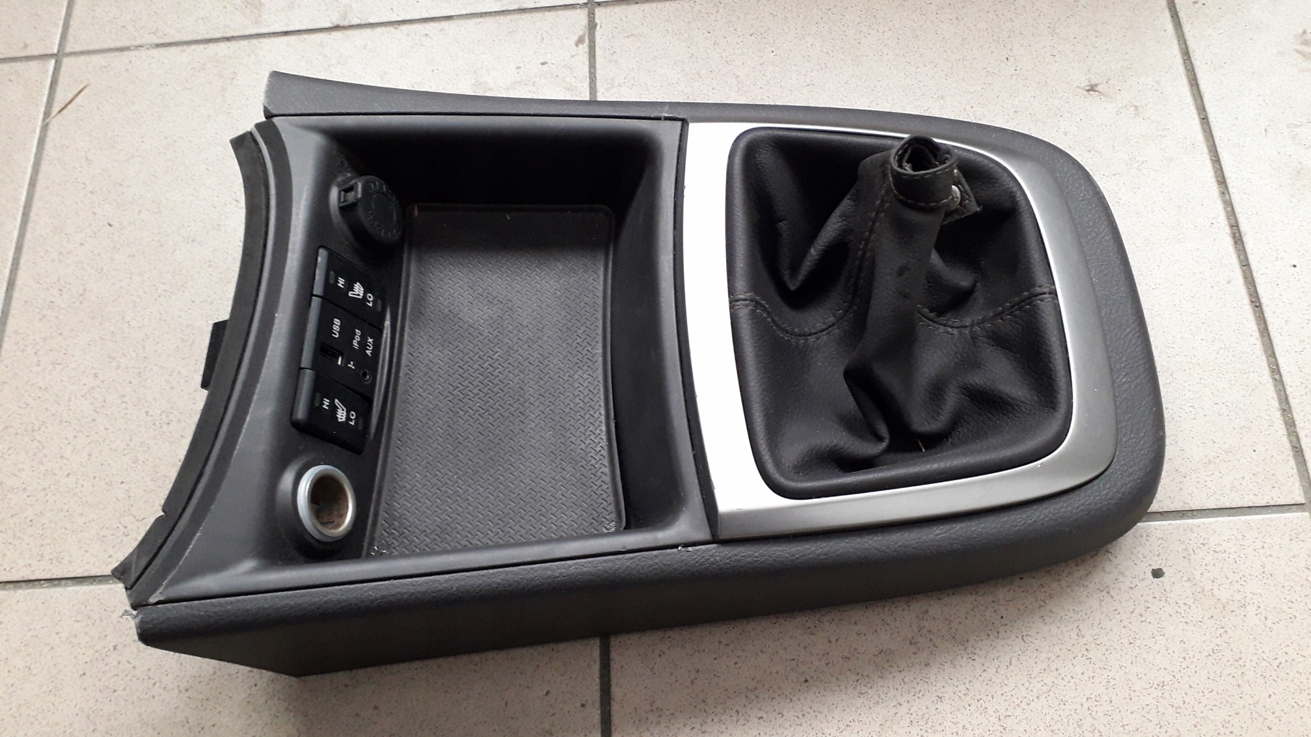 84651-2B500 202008452 - HYUNDAI SANTA FE II 09 - ПАНЕЛЬ РАМКА USB СЕЛЕКТОРА