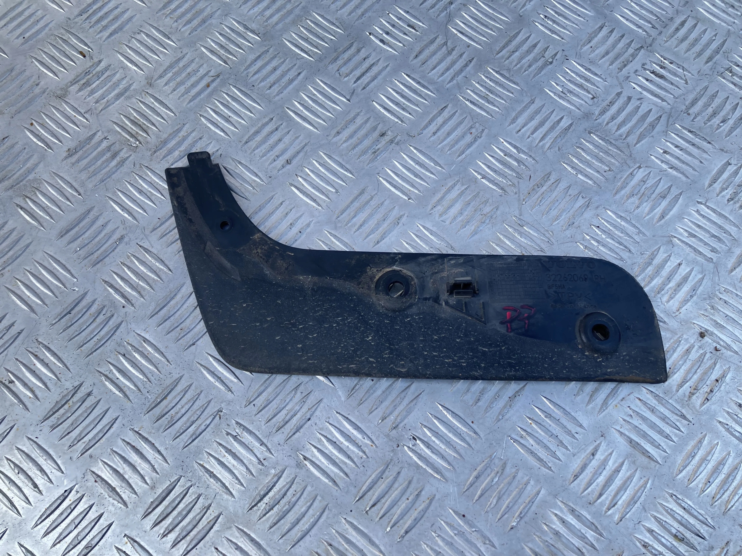 CHLAPACZ PRAWY PRZÓD VOLVO EC40 C40