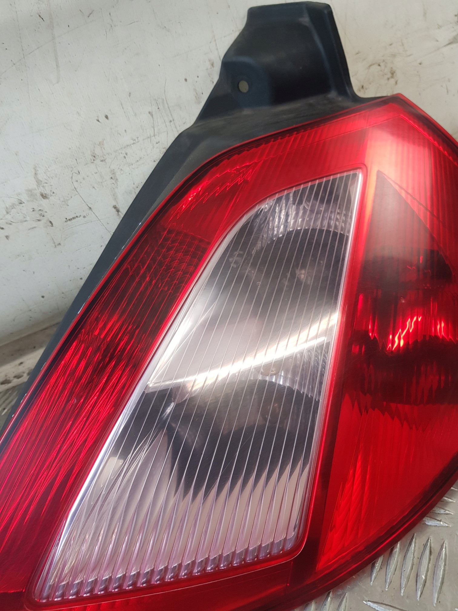 light right rear part 8200073237 RENAULT MEGANE II HB 03R