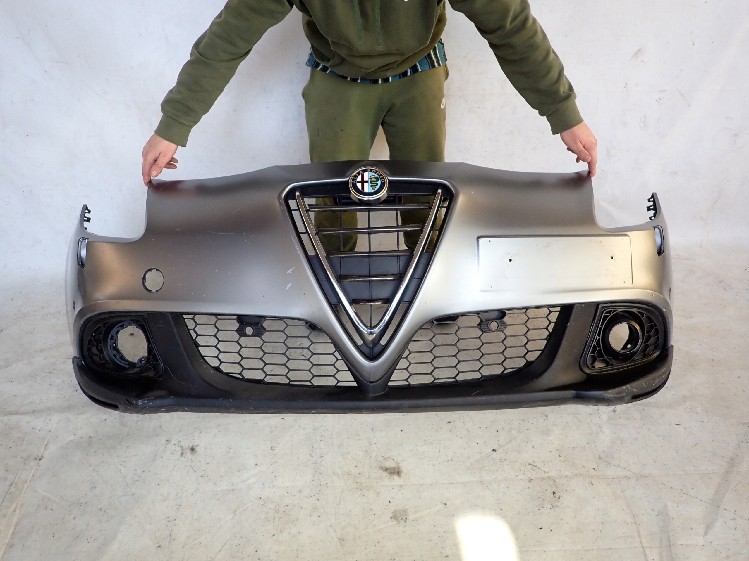 ALFA ROMEO GIULIETTA QUADRIFOGLIO VERDE bumper front front SPR PDC