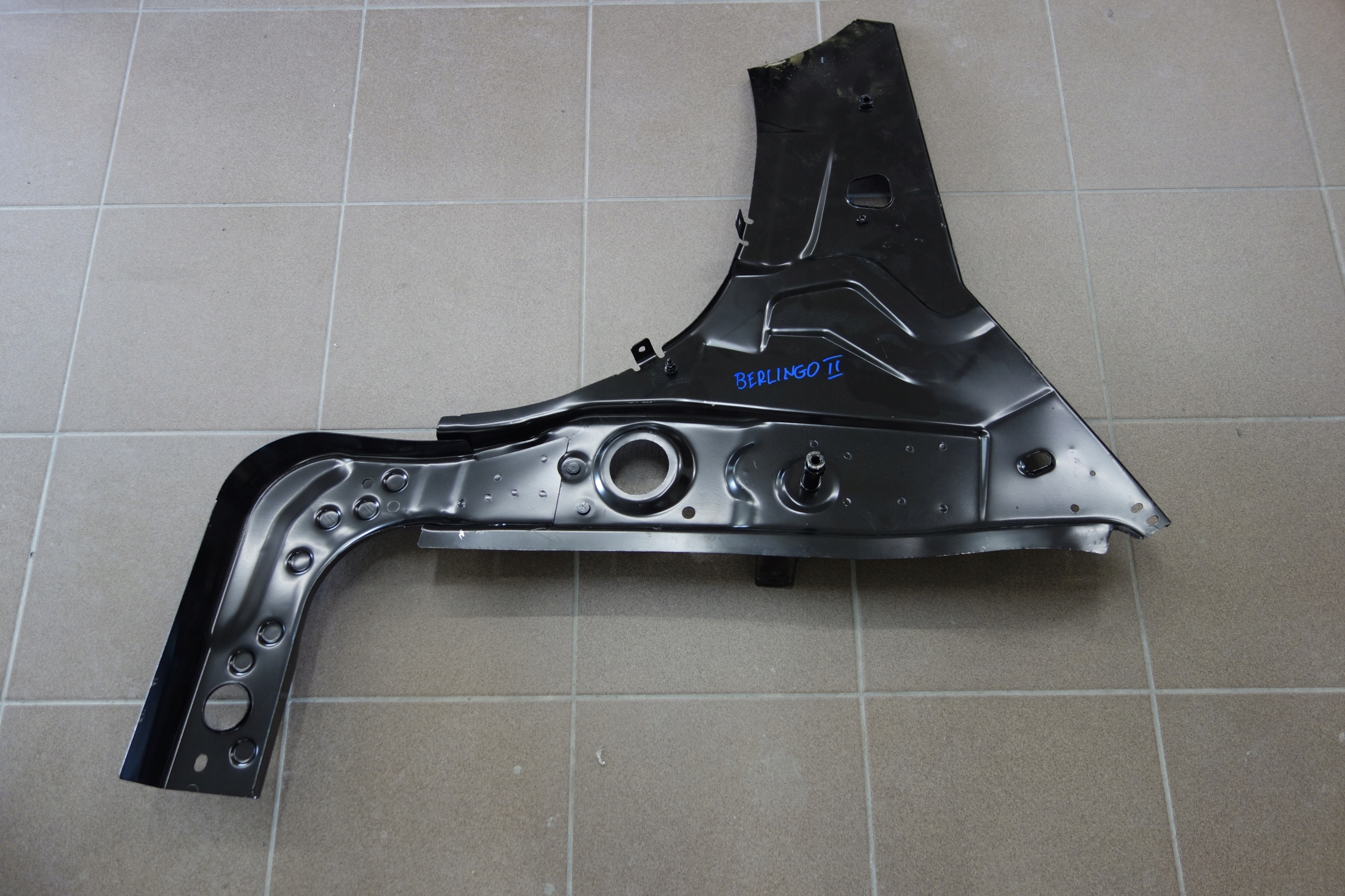 7119NJ - Berlingo Partner II обшивка крыла передняя правая