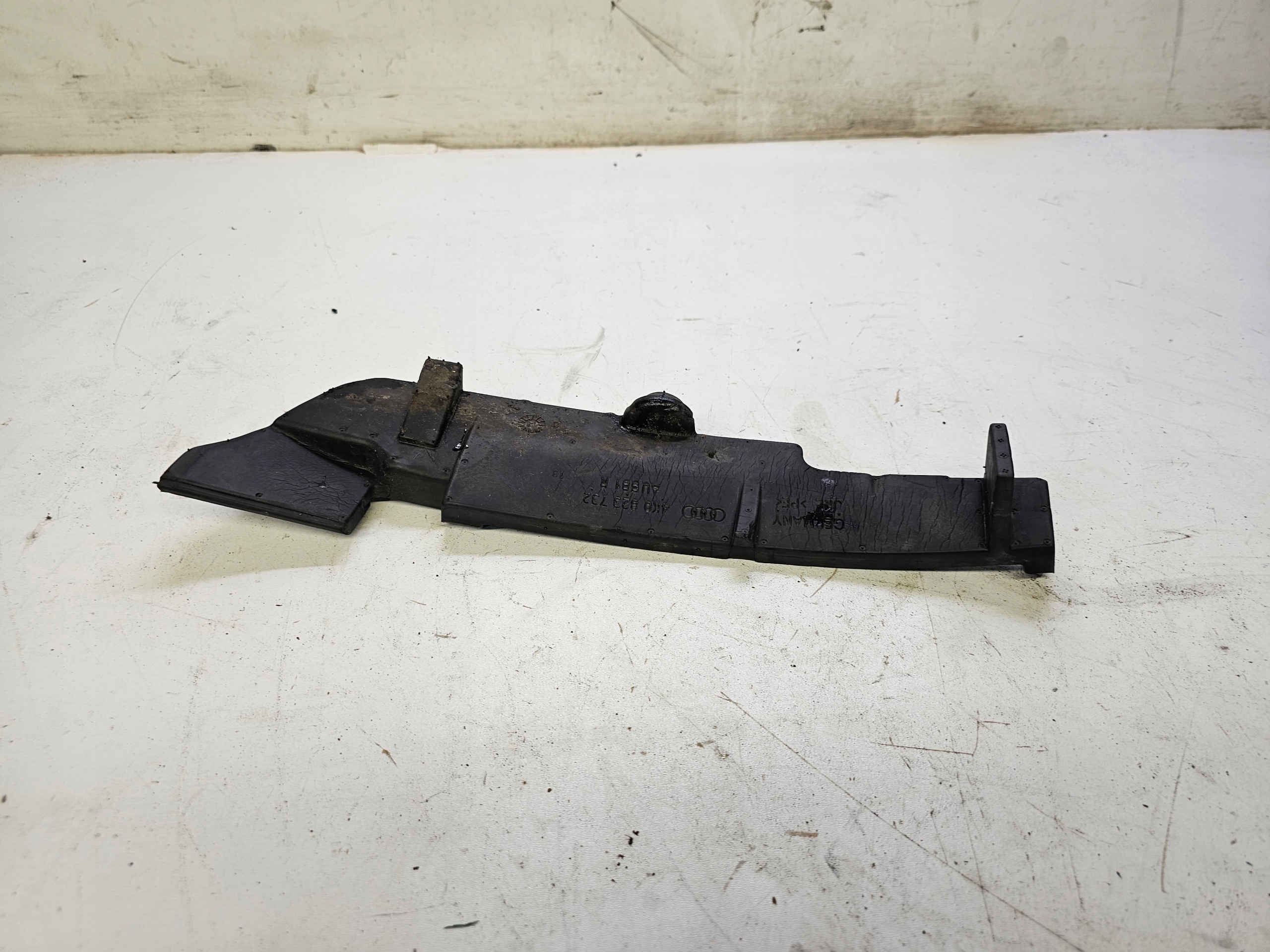 COPERTURA GREMBIALINA PIANKA PARAFANGO DESTRO AUDI A6 C8 4K0823732