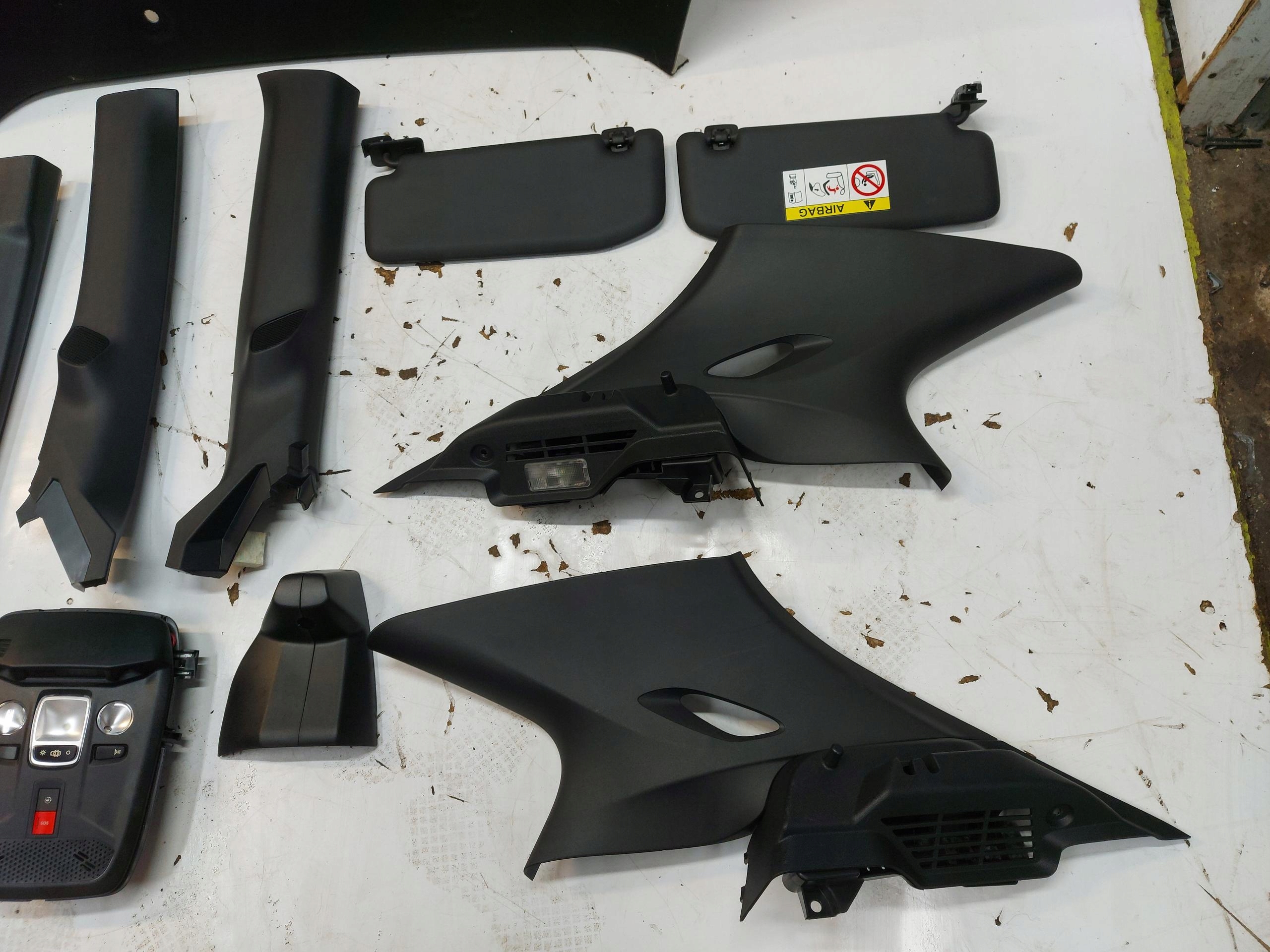 Opel Mokka-E II B roof upholstery black plastics pillars inner pakiet