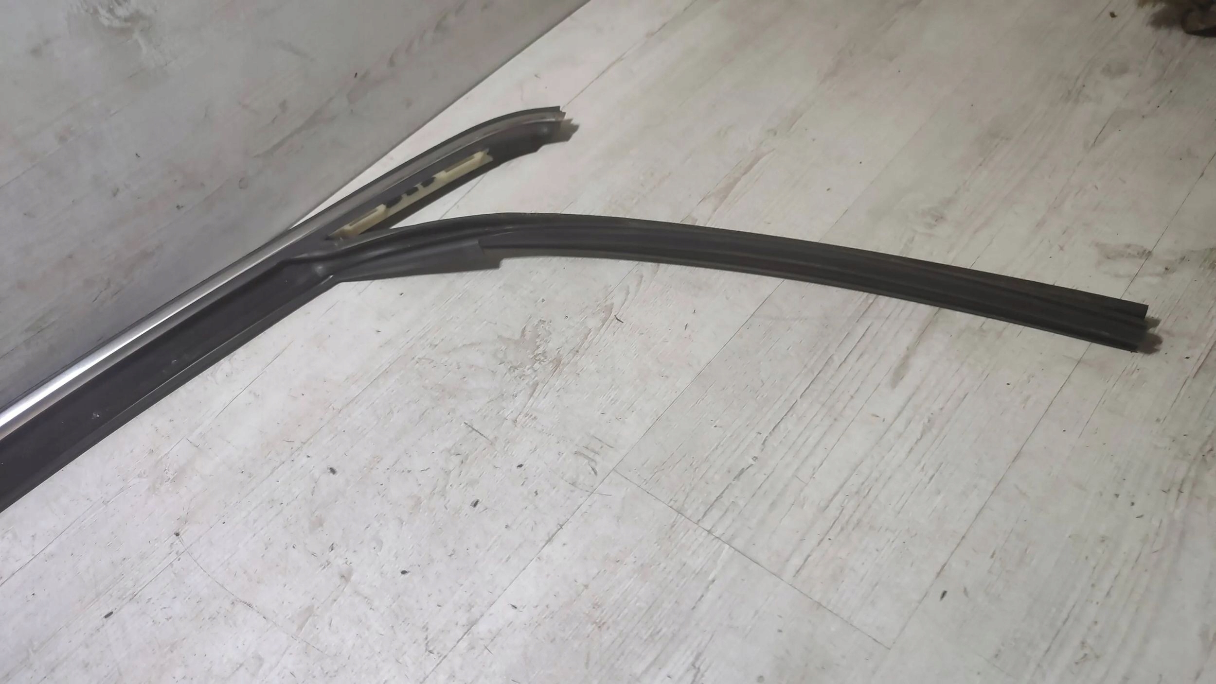 Jeep Cherokee 2015 front left gasket windows door tylnych