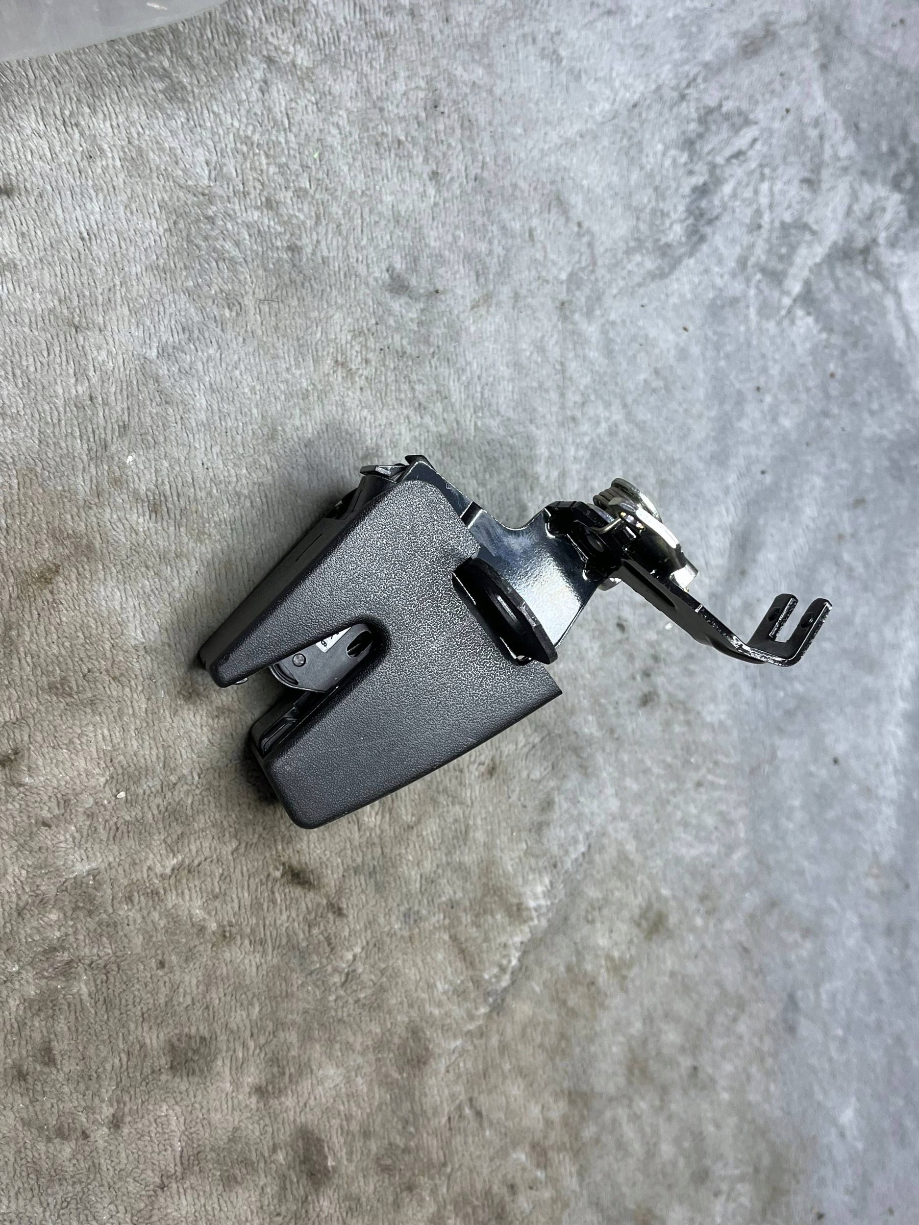 lock door boot right rear part VW T6 7E0827162A !J
