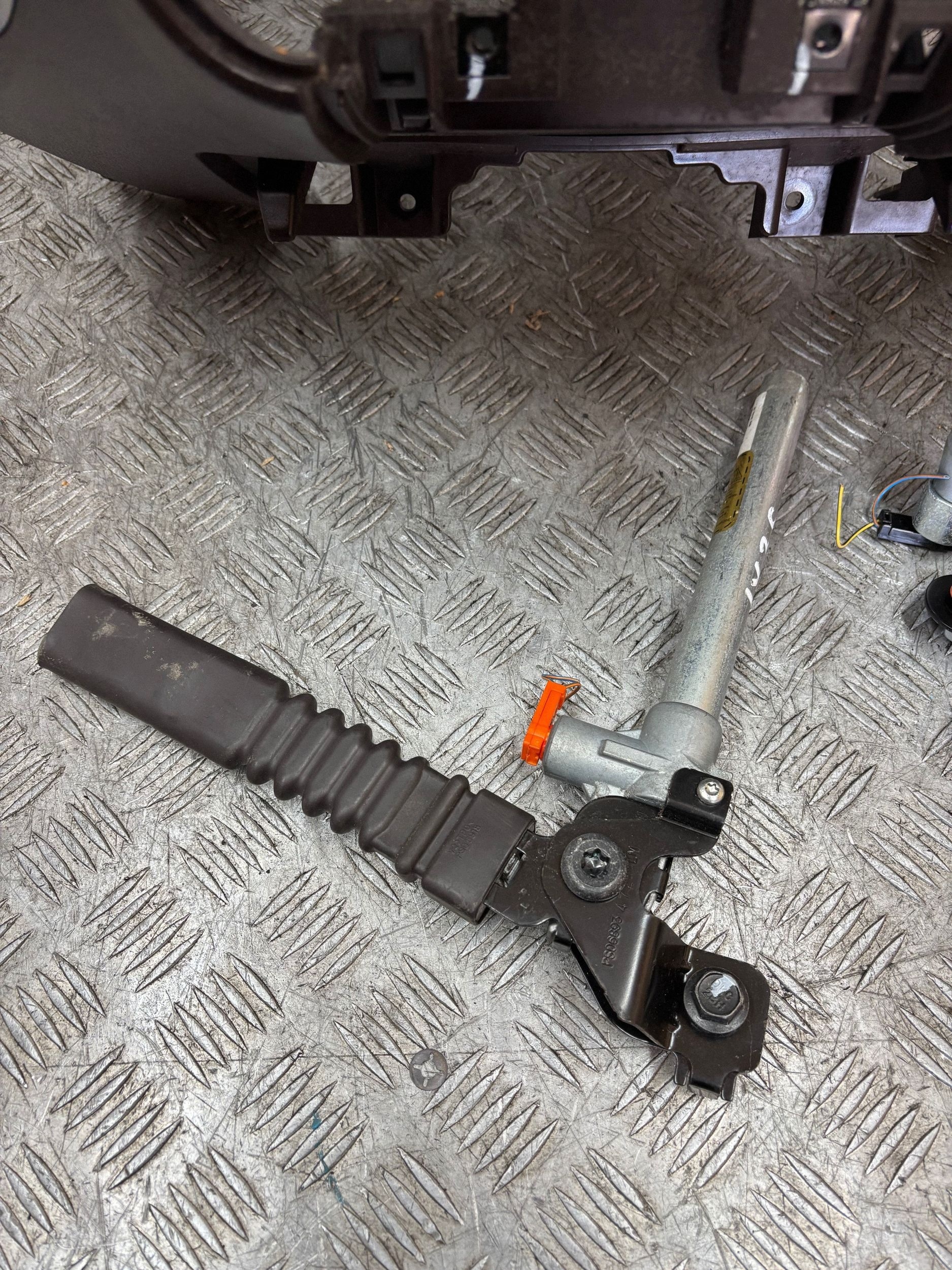 dashboard console airbag adjusters HYUNDAI IX35