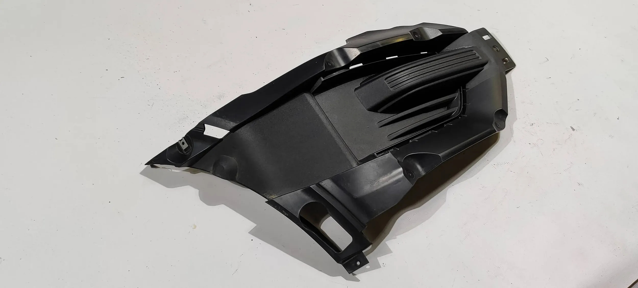 grille spoiler fog lights right Ford Explorer 2020