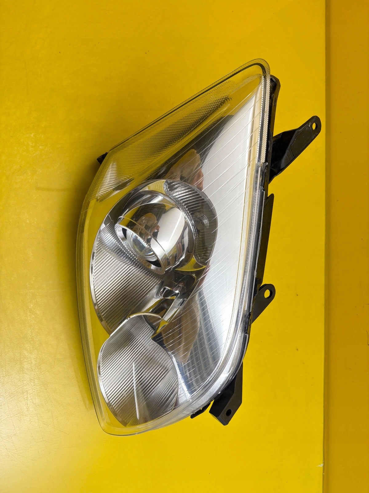 light right front Toyota Avensis T25 2006- h7 normal