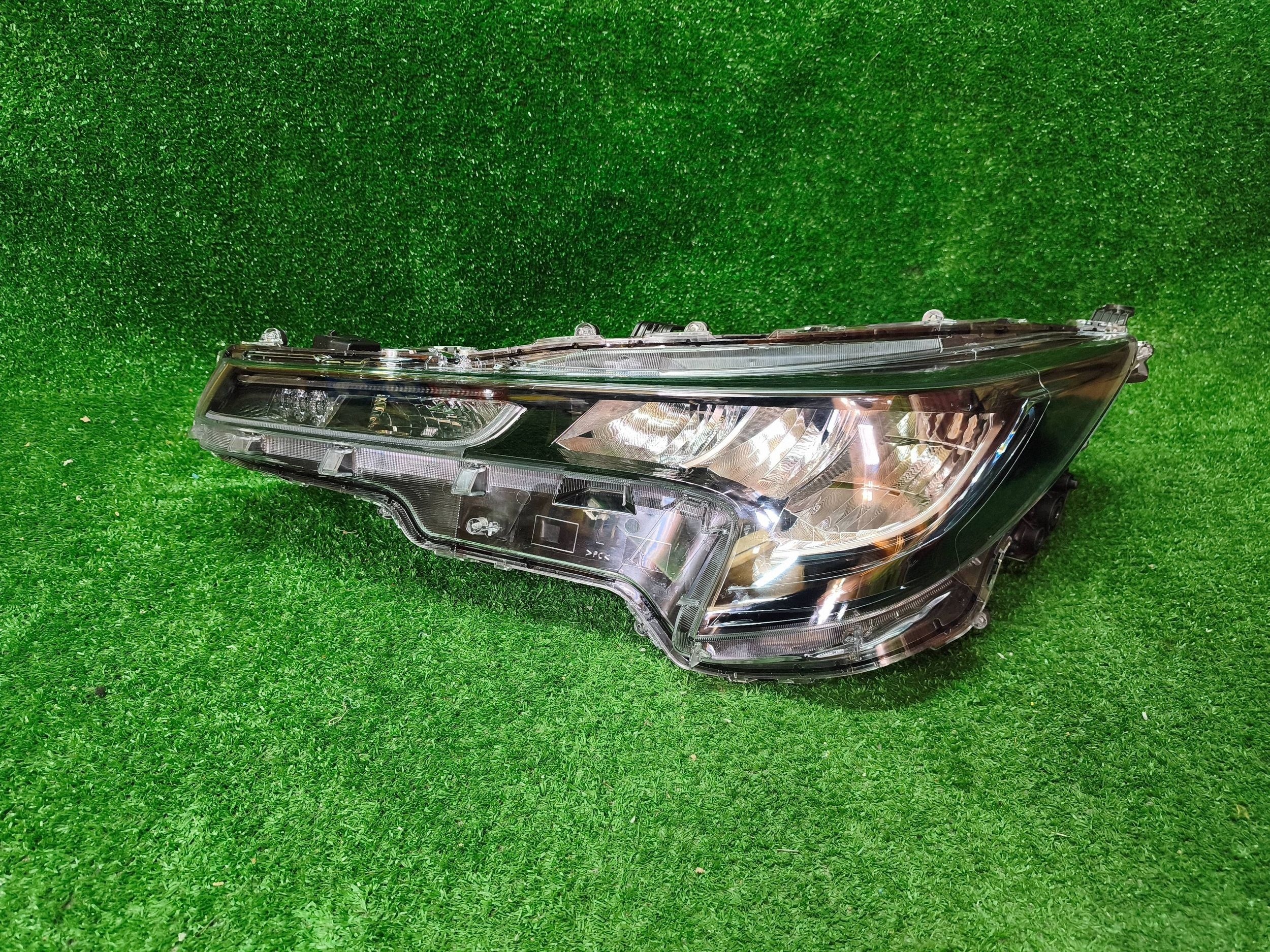 REFLEKTOR left front TOYOTA COROLLA E21 HB KOMBI FULL LED NR.1595