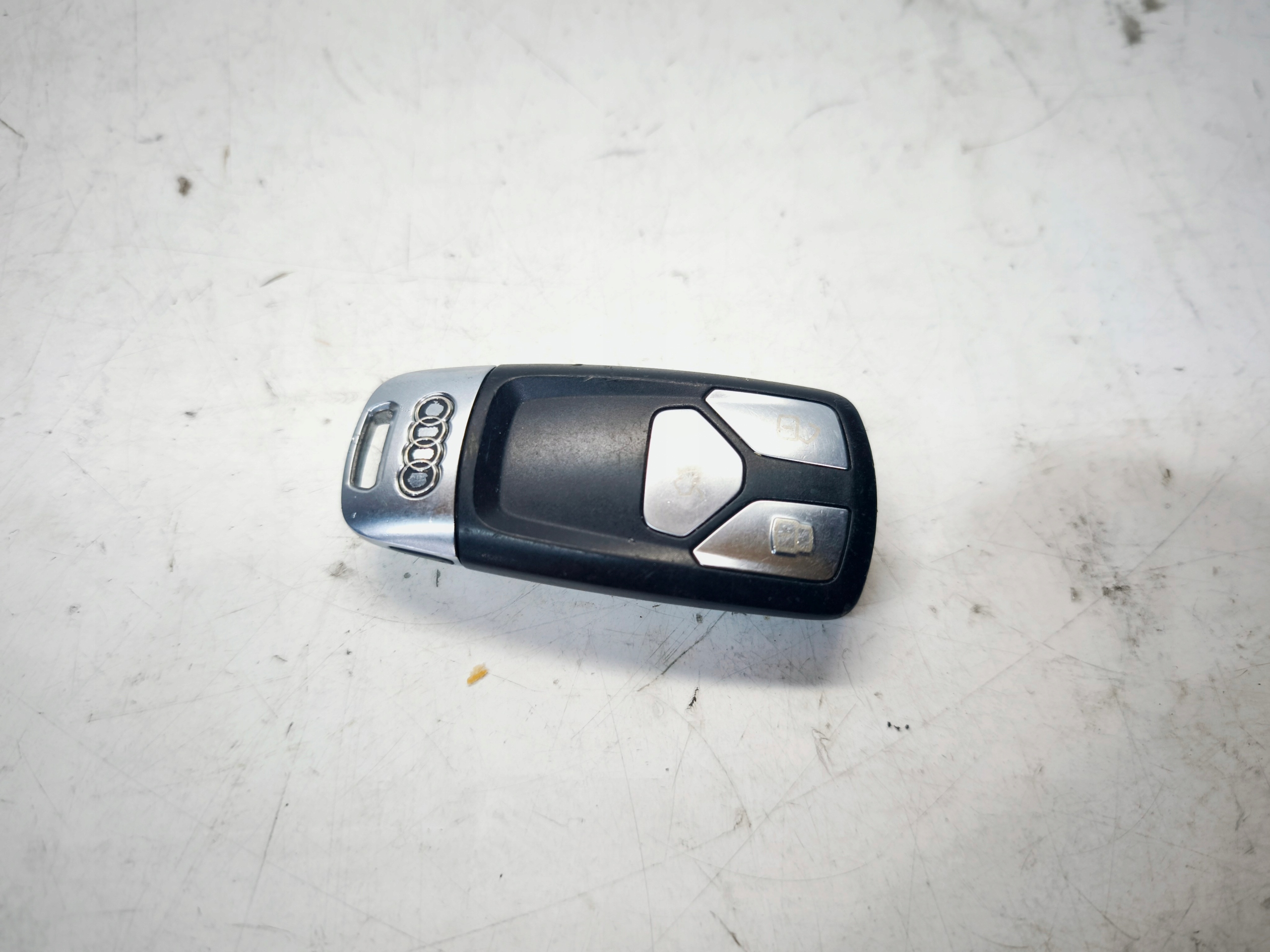 key PILOT KEYLESS AUDI A4 B9 A5 8W Q7 4M 4M0959754AJ 49/24