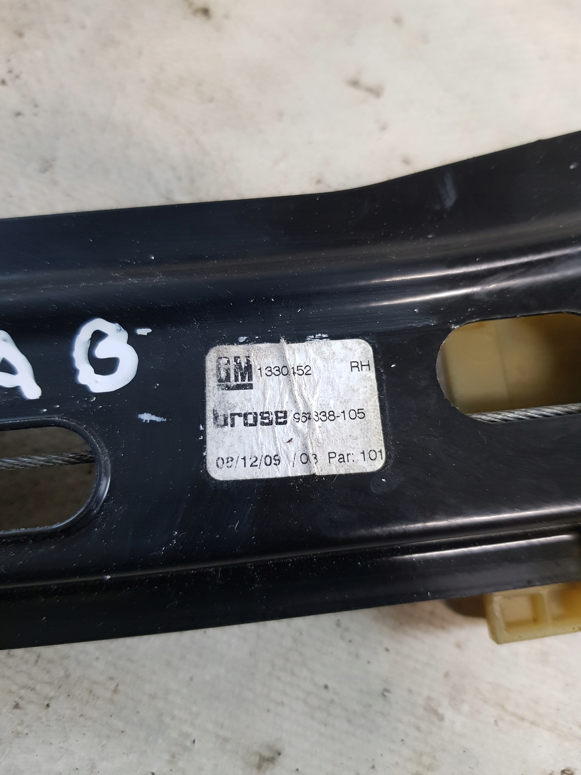 PODNOŚNIK SZYBY PRAWY PRZÓD VECTRA B 964838105 + SILNICZEK 966432103 Typ samochodu Samochody osobowe