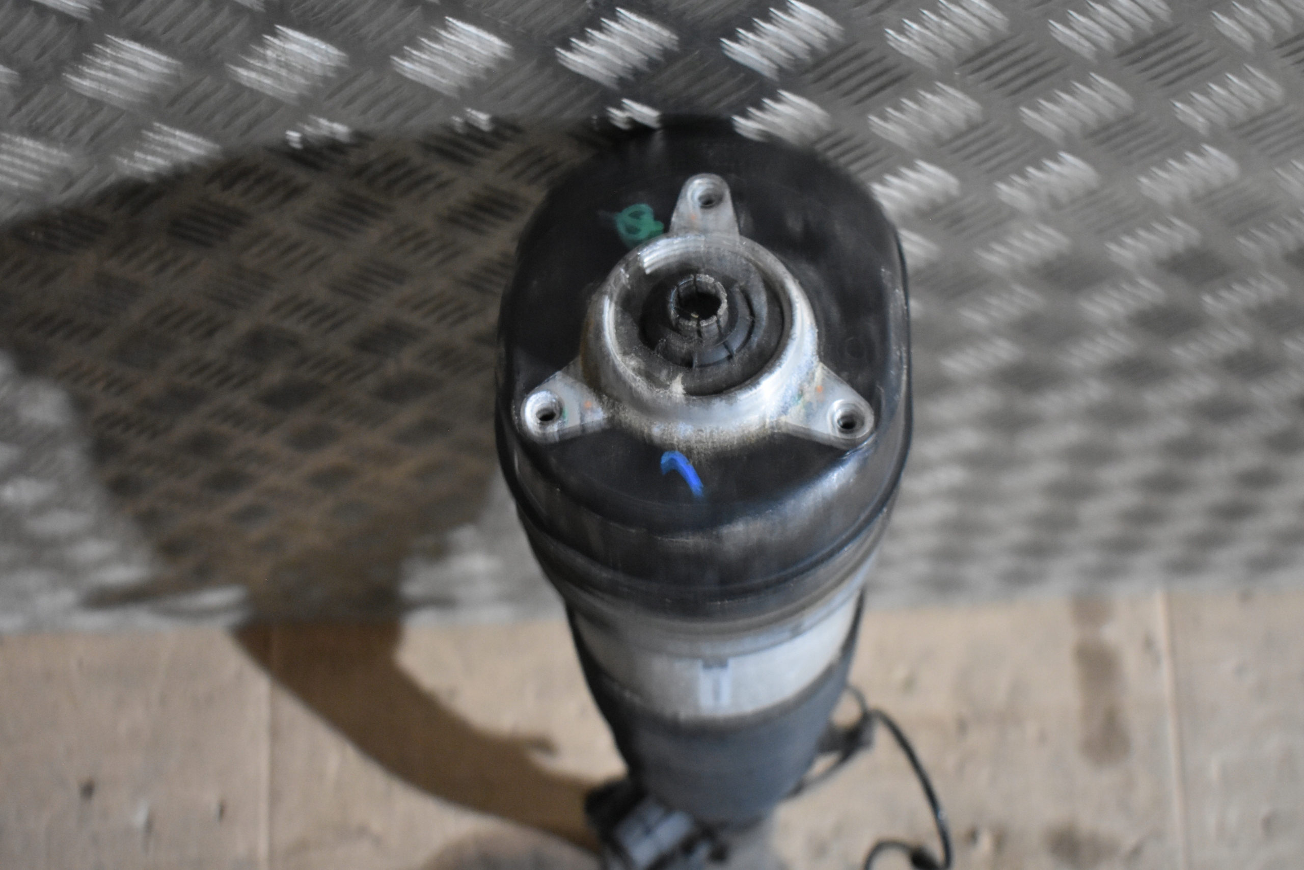 IDEALNY shock absorber front front left BMW X7 G07 1 9