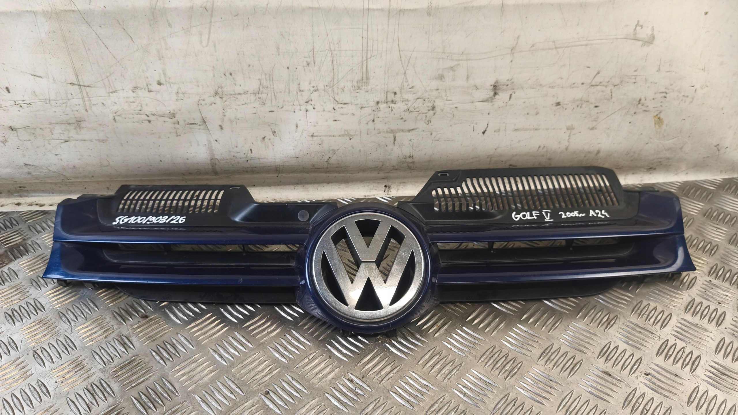 Grill Grill VW GOLF V 2005r K: LD5Q 1K0853651