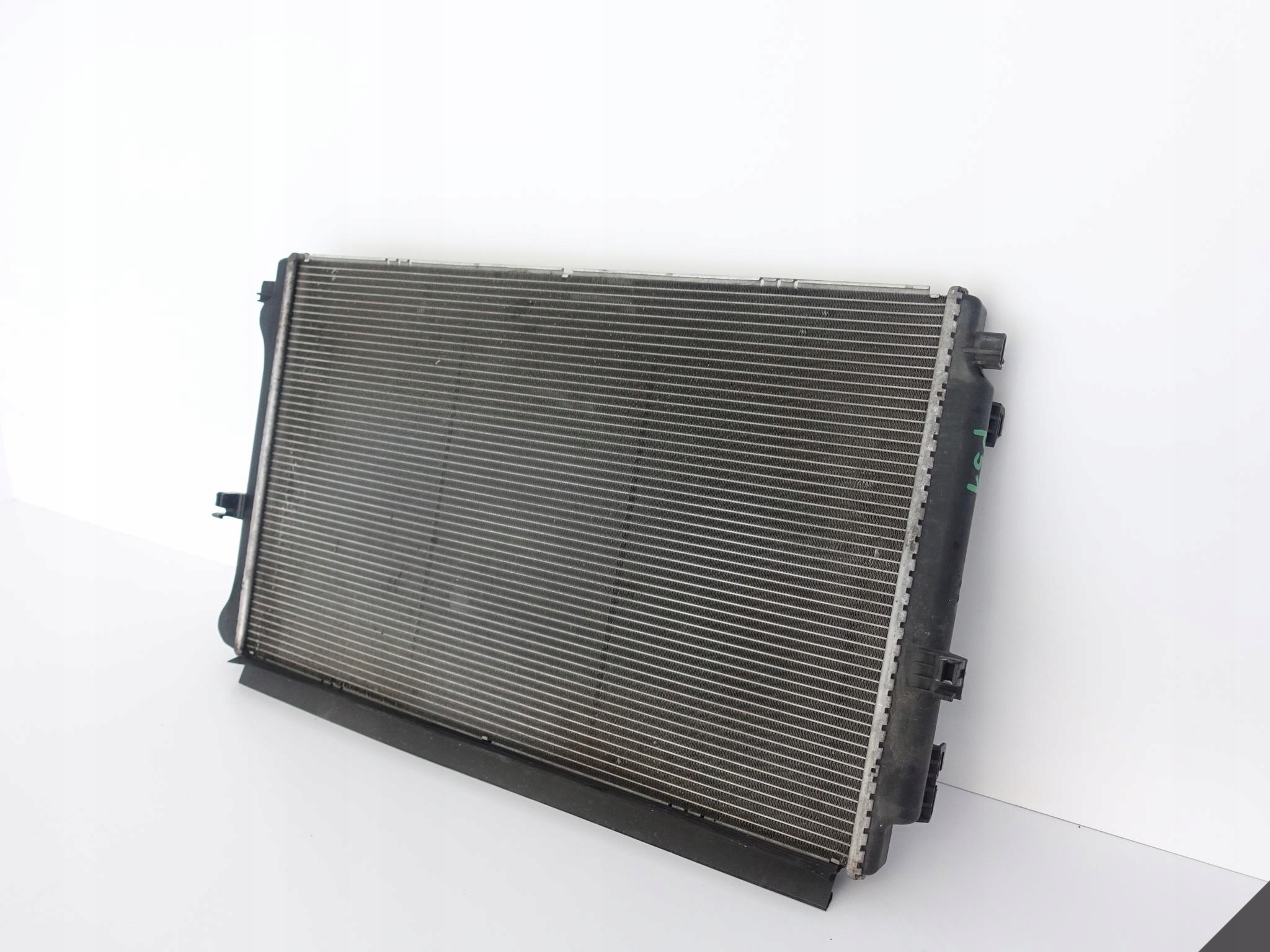 AUDI A3 SEAT LEON 5F VW PASSAT 3G SKODA radiator