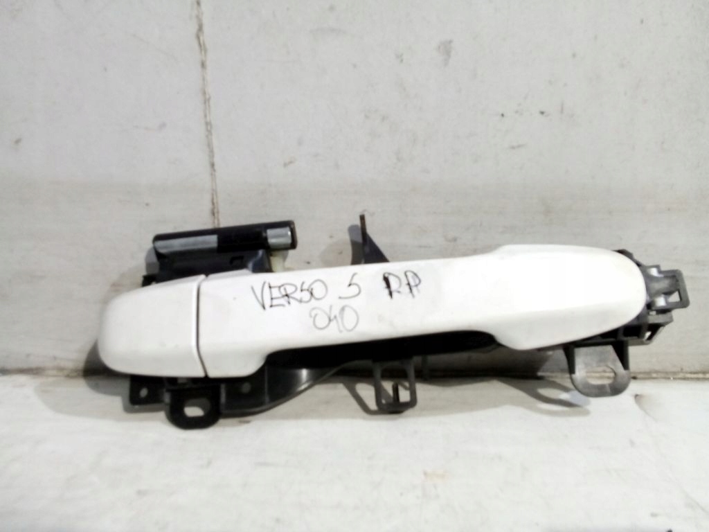 Toyota Verso S handle exterior right front 040