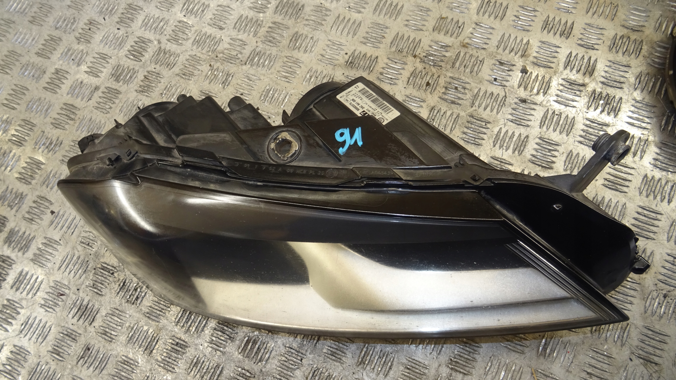 light front front right VW PASSAT B7 UK 3AC941006