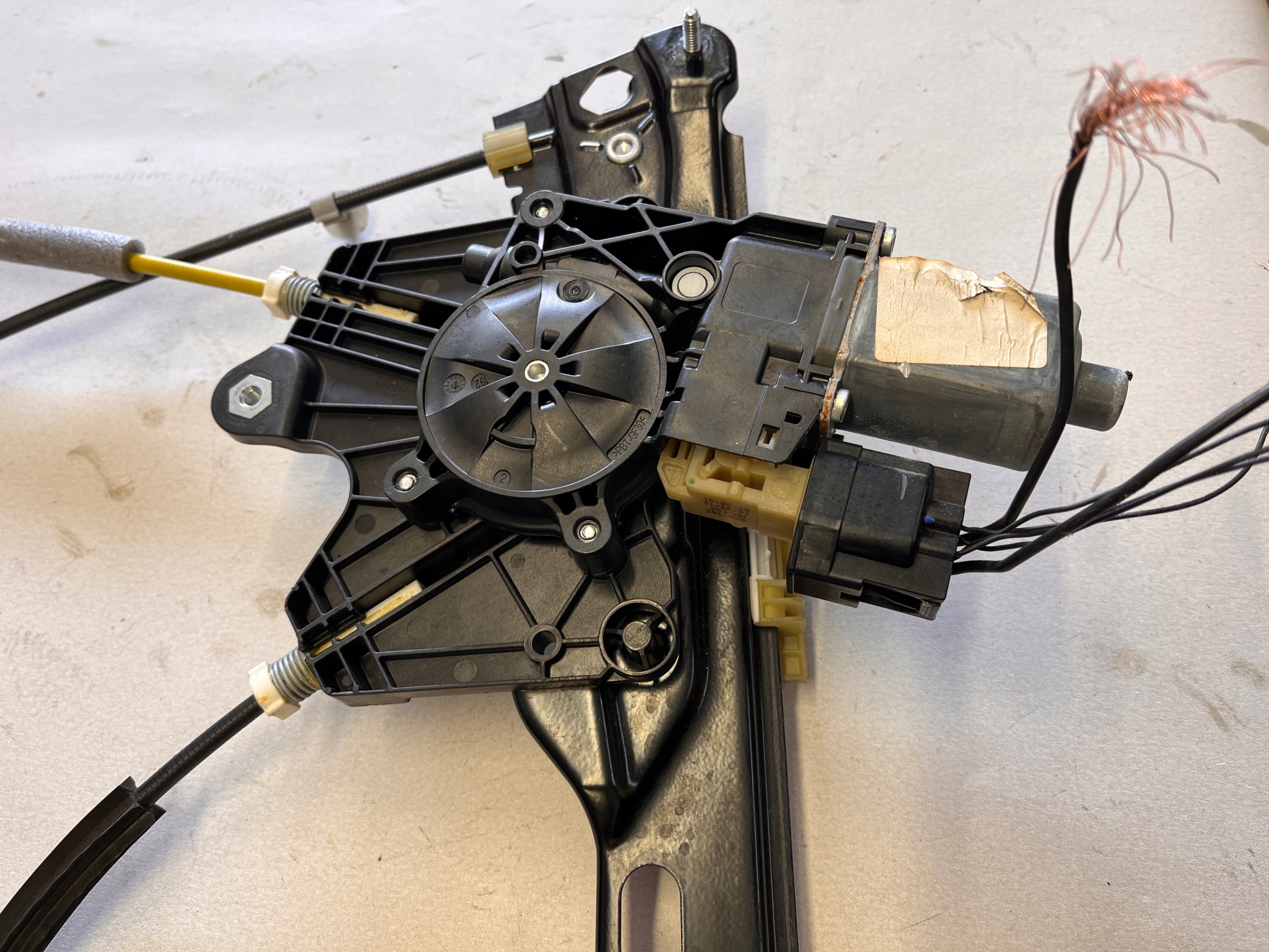 FORD MONDEO MK5 window regulator left front DS73-F23201-BG