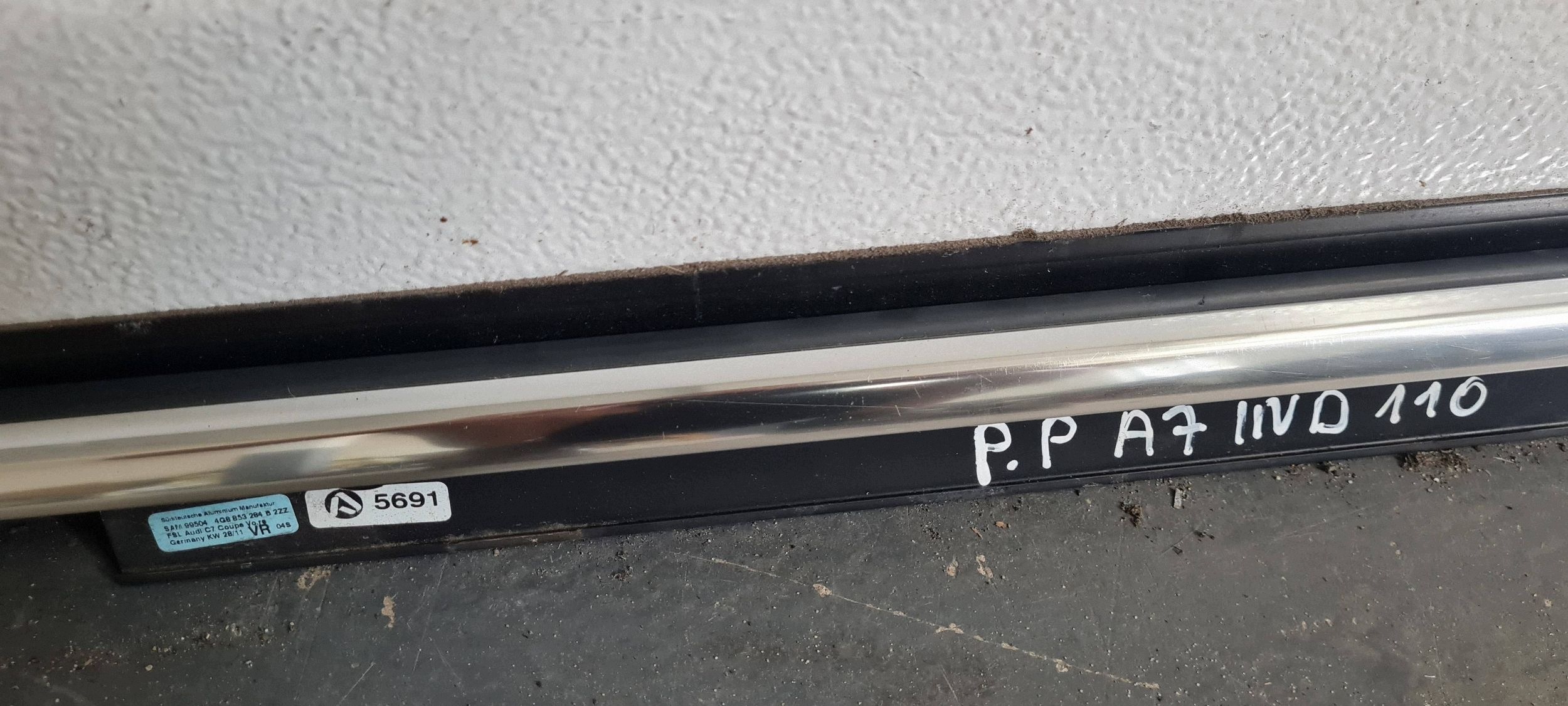 A7 4G moulding dust door right right front CHROM 4G8853284B