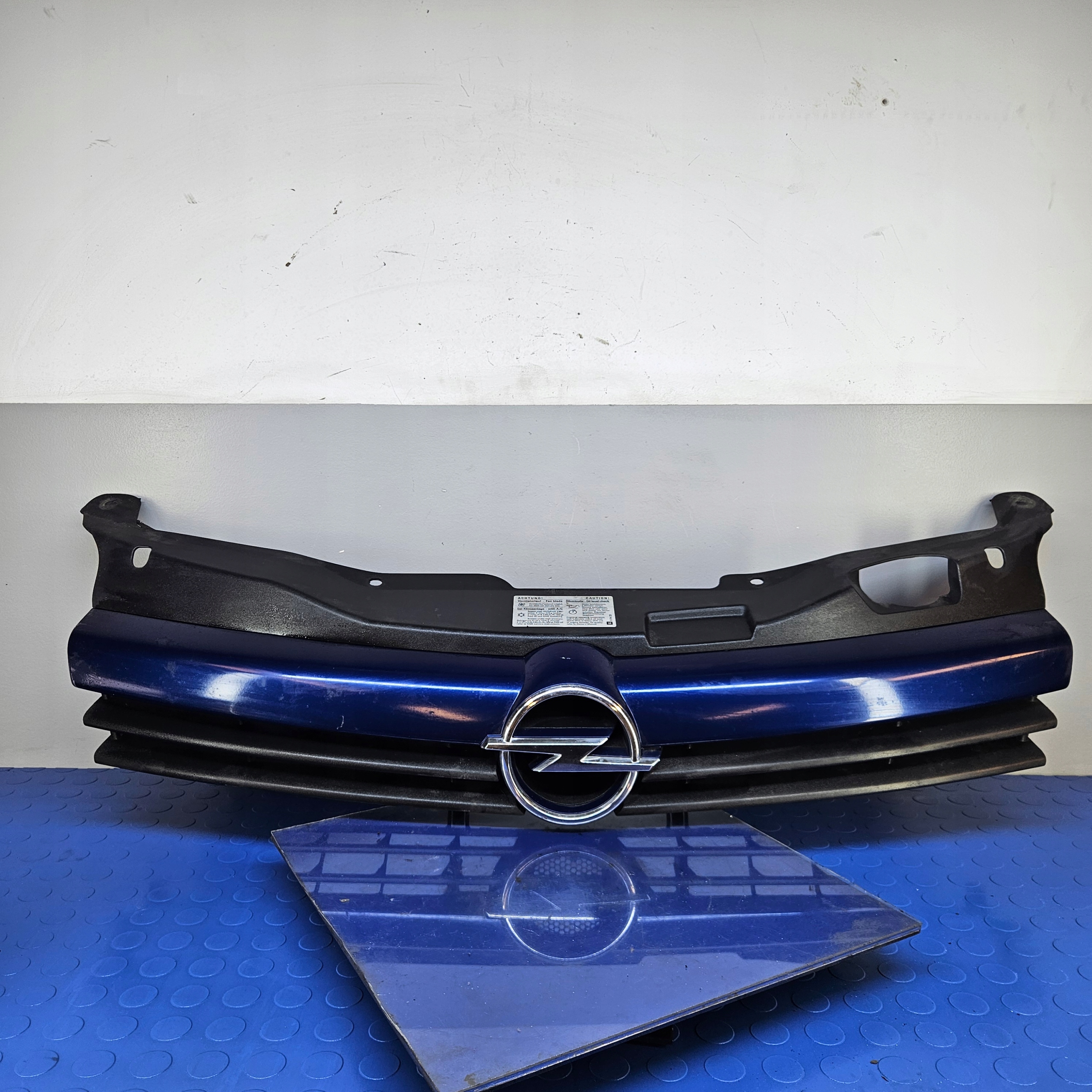 Opel Astra Kühlergrill FRONTGRILL Kühlergitter 13108463 - Thumbnail 1