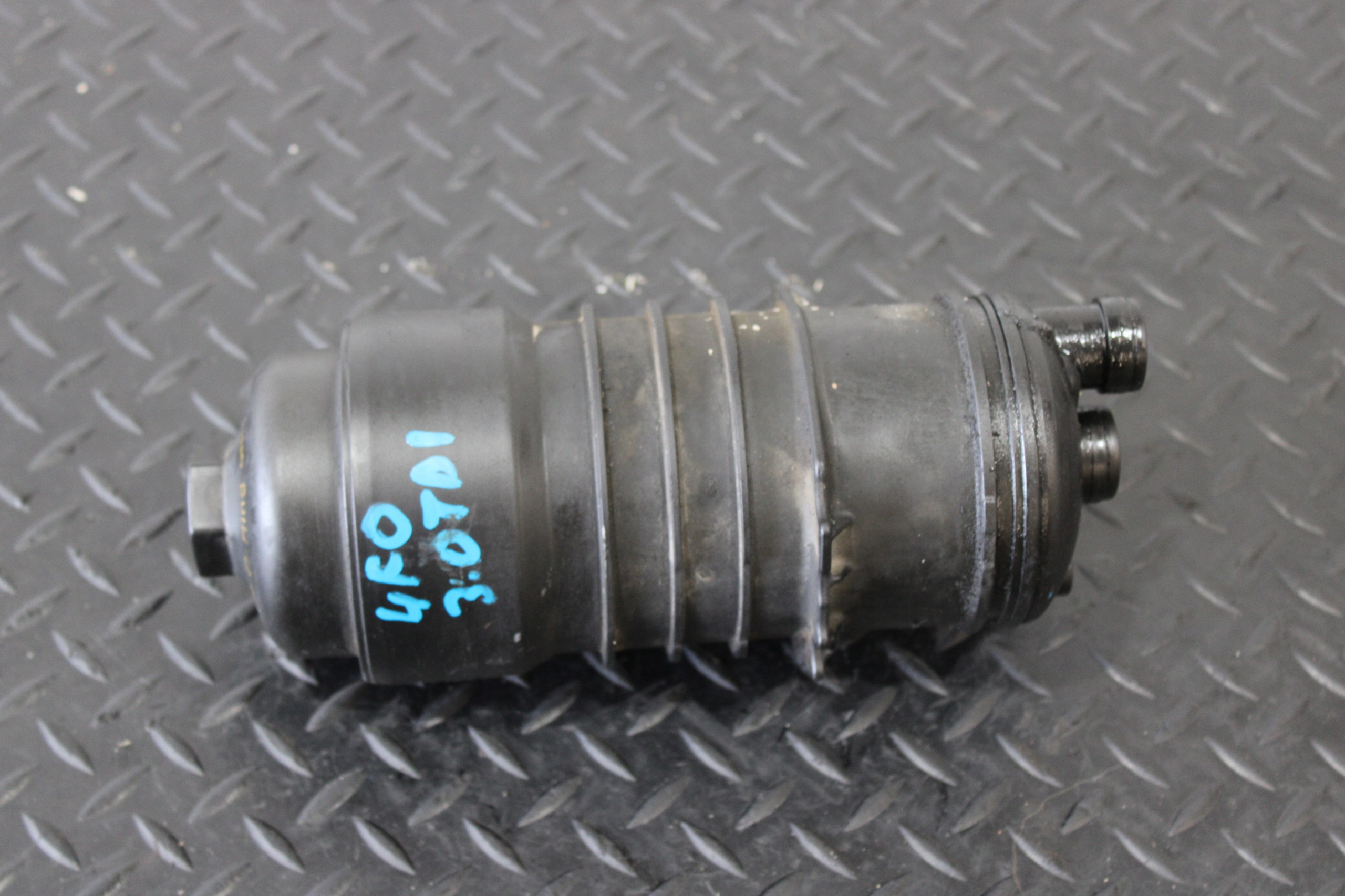 Gehäuse filter oil AUDI A6 C6 4F0 ASB 7855868