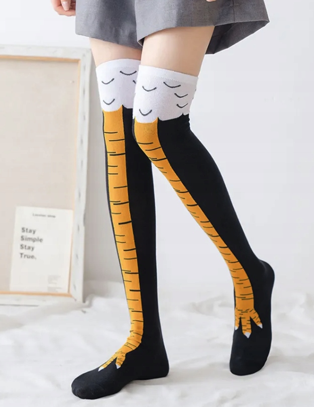 MODNE SKARPETKI DŁUGIE ZAKOLANÓWKI WZÓR 3D NOGI KURCZAKA POMARAŃCZ ONE SIZE EAN (GTIN) 5904806472632