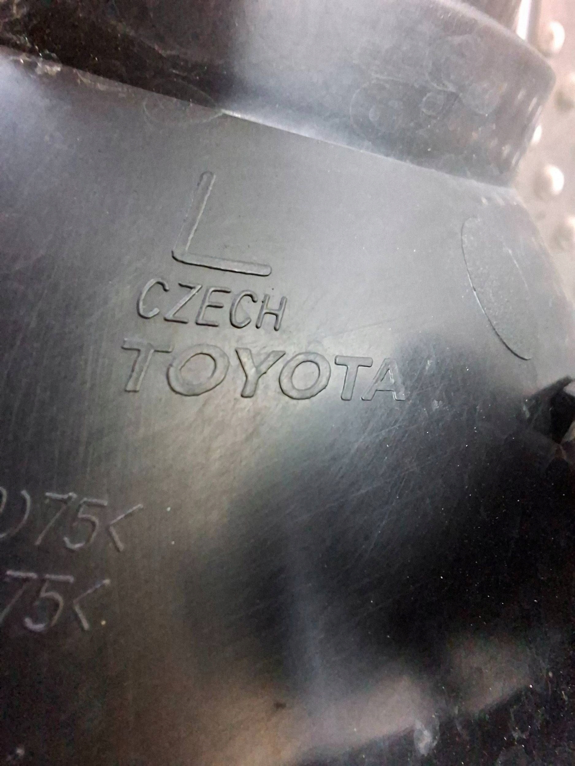 light front left TOYOTA YARIS III LIFT 14-17 EU