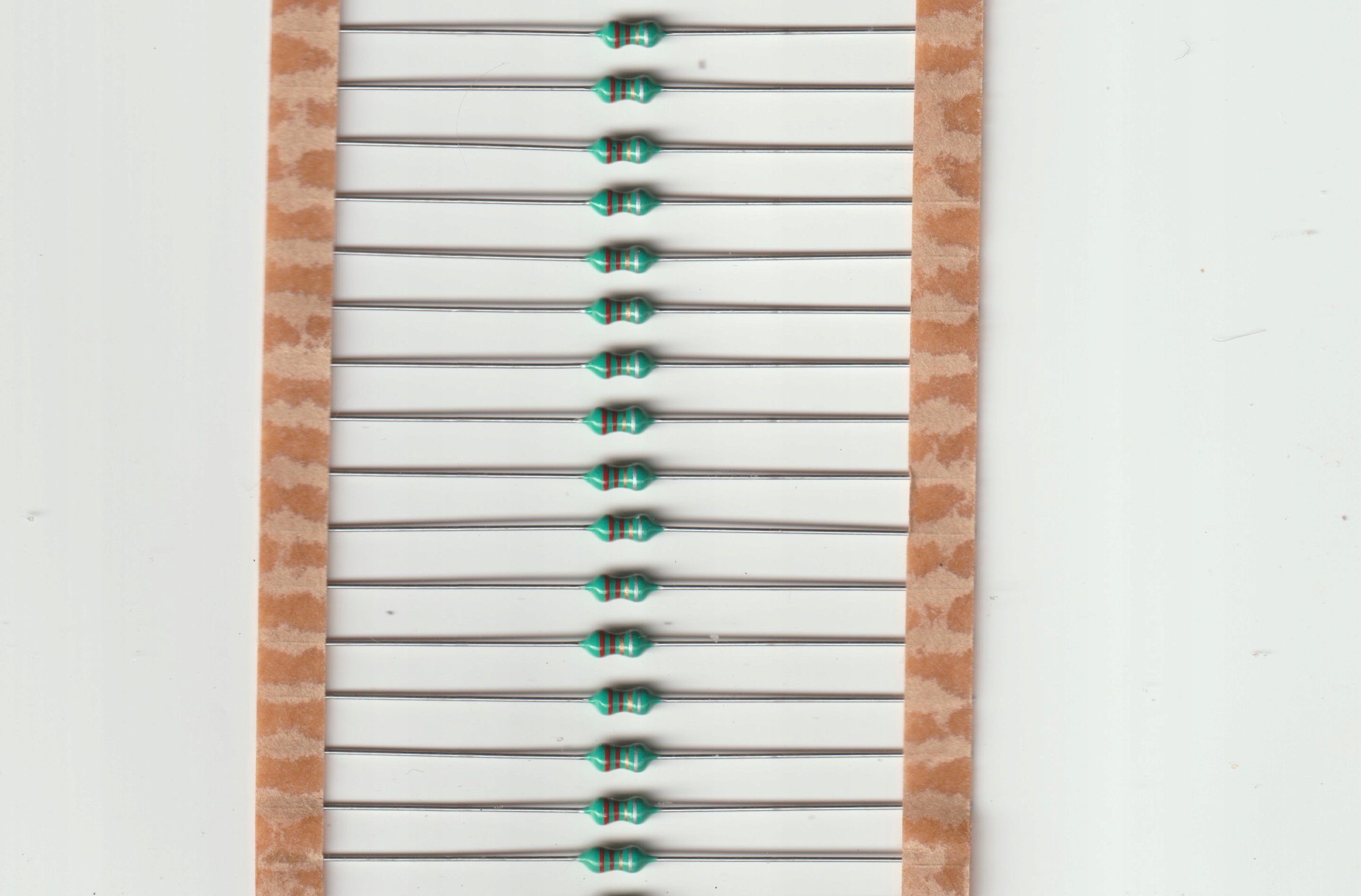 [100szt] 2.2uH 0.63A 10% dławik