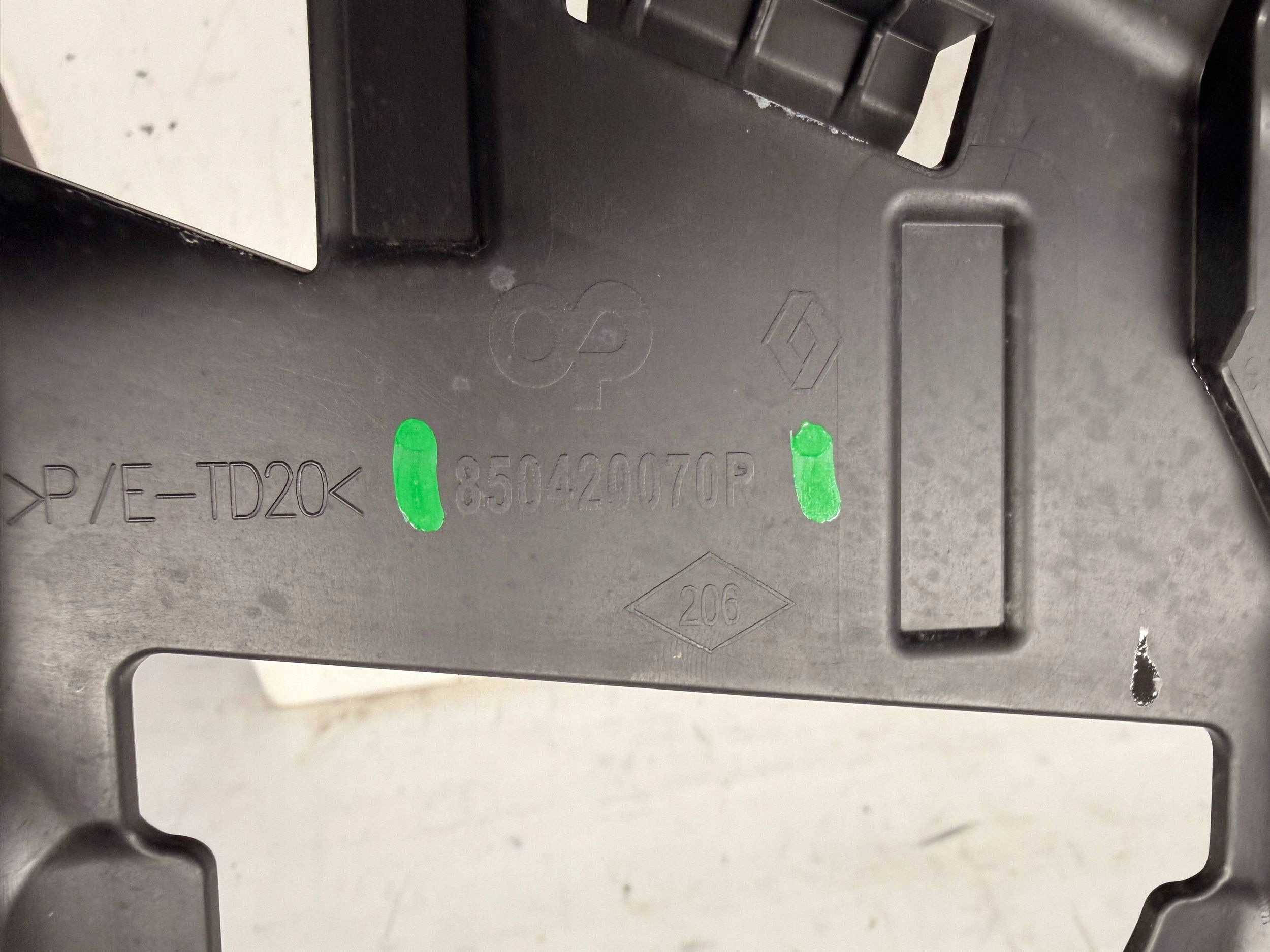 Renault Megane IV KOMBI bumper bracket rear part 850420070R
