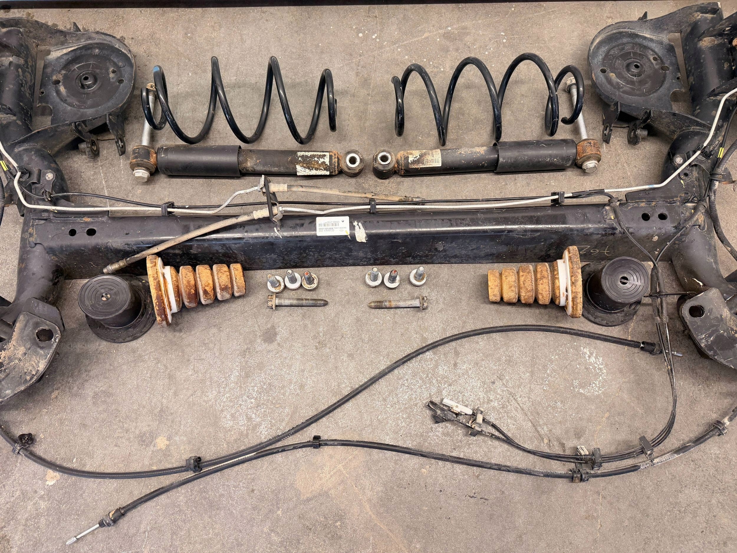 Renault Express II Achsträger heck achse hinten 555110548R