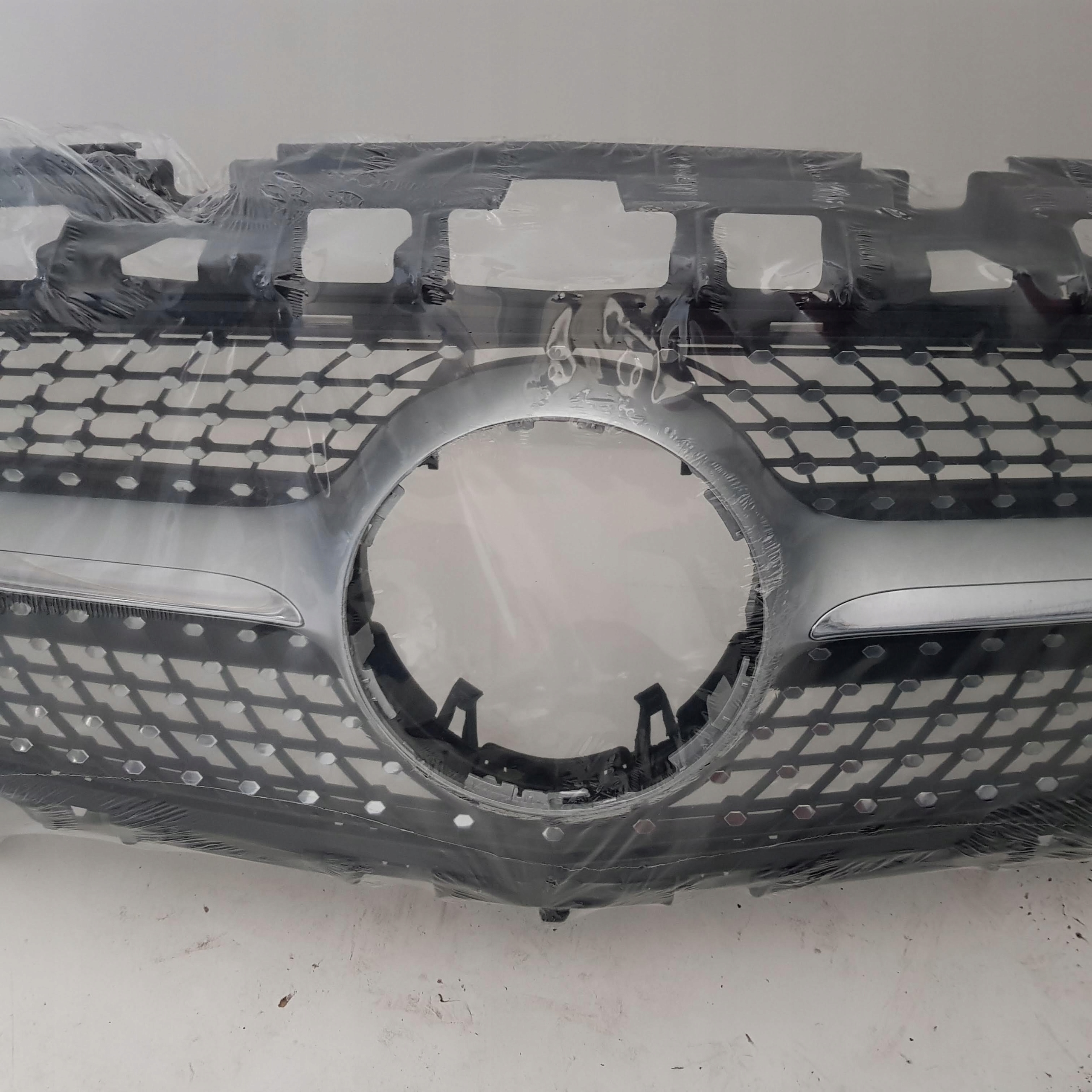 MERCEDES AMG GT ATRAPA GRILL A1908850053 NOWA Typ samochodu Samochody osobowe