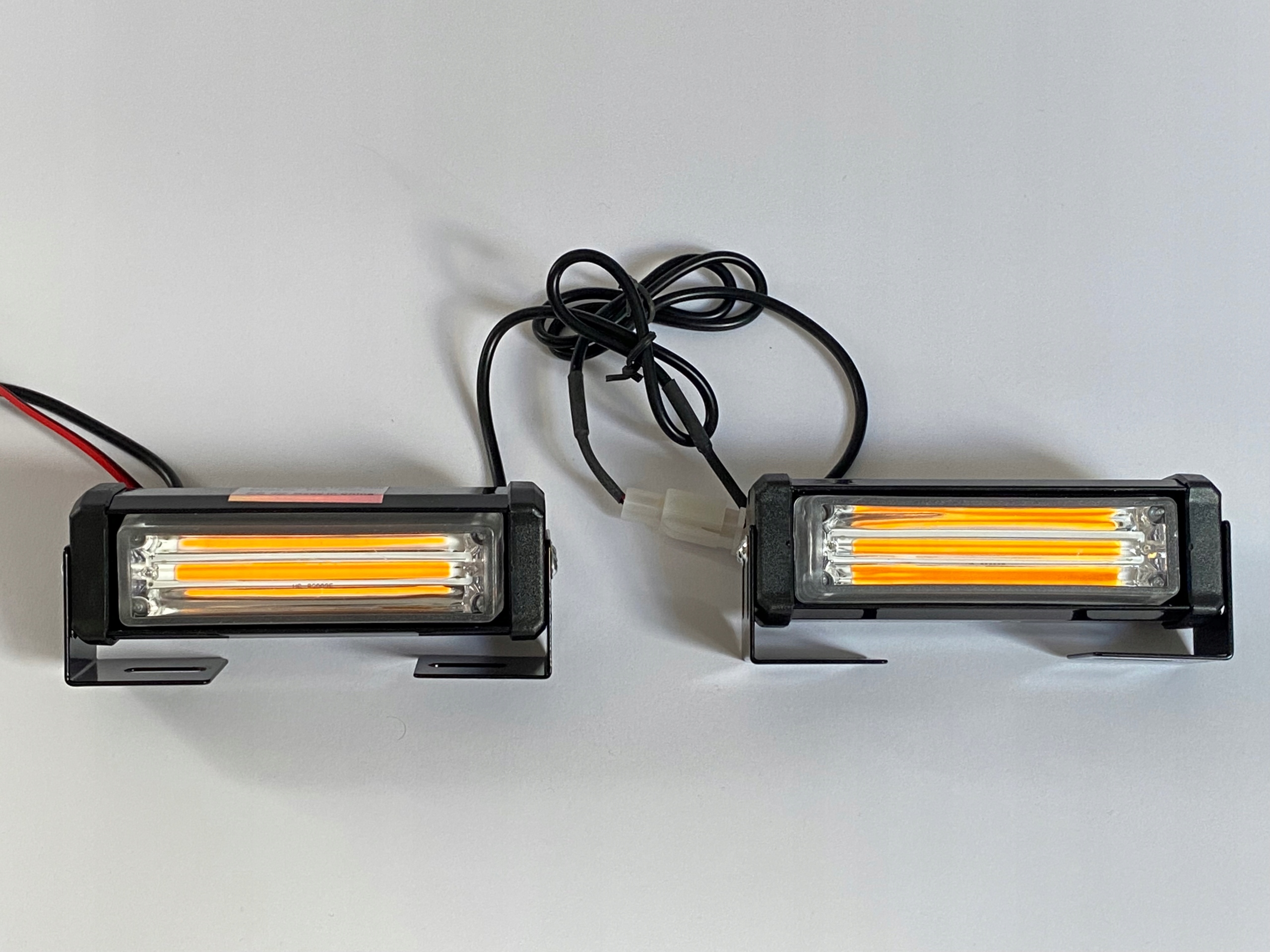 LAMPA STROBOSKOP POMARAŃCZOWY W ATRAPĘ 12V 24V komplet 2 szt. z pilotem Numer katalogowy części 2x8wpom