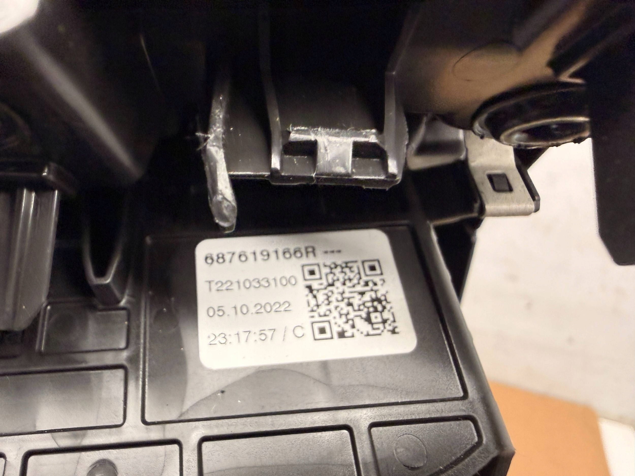 Sandero III grid air conditioning devices left 683110419R
