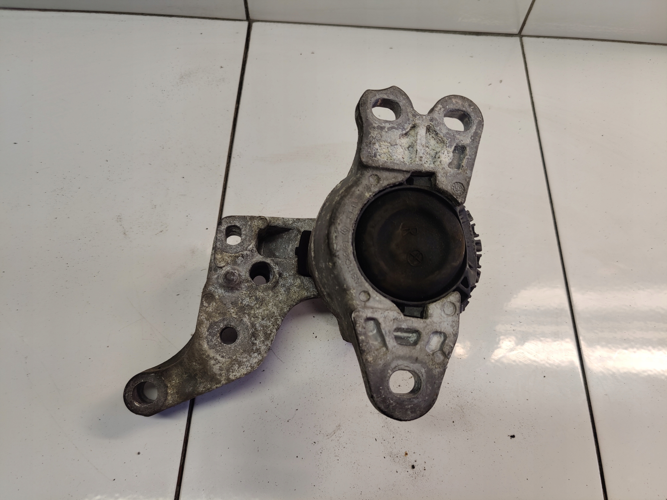 RENAULT TRAFIC III 1.6DCI holder engine mount 112841371R