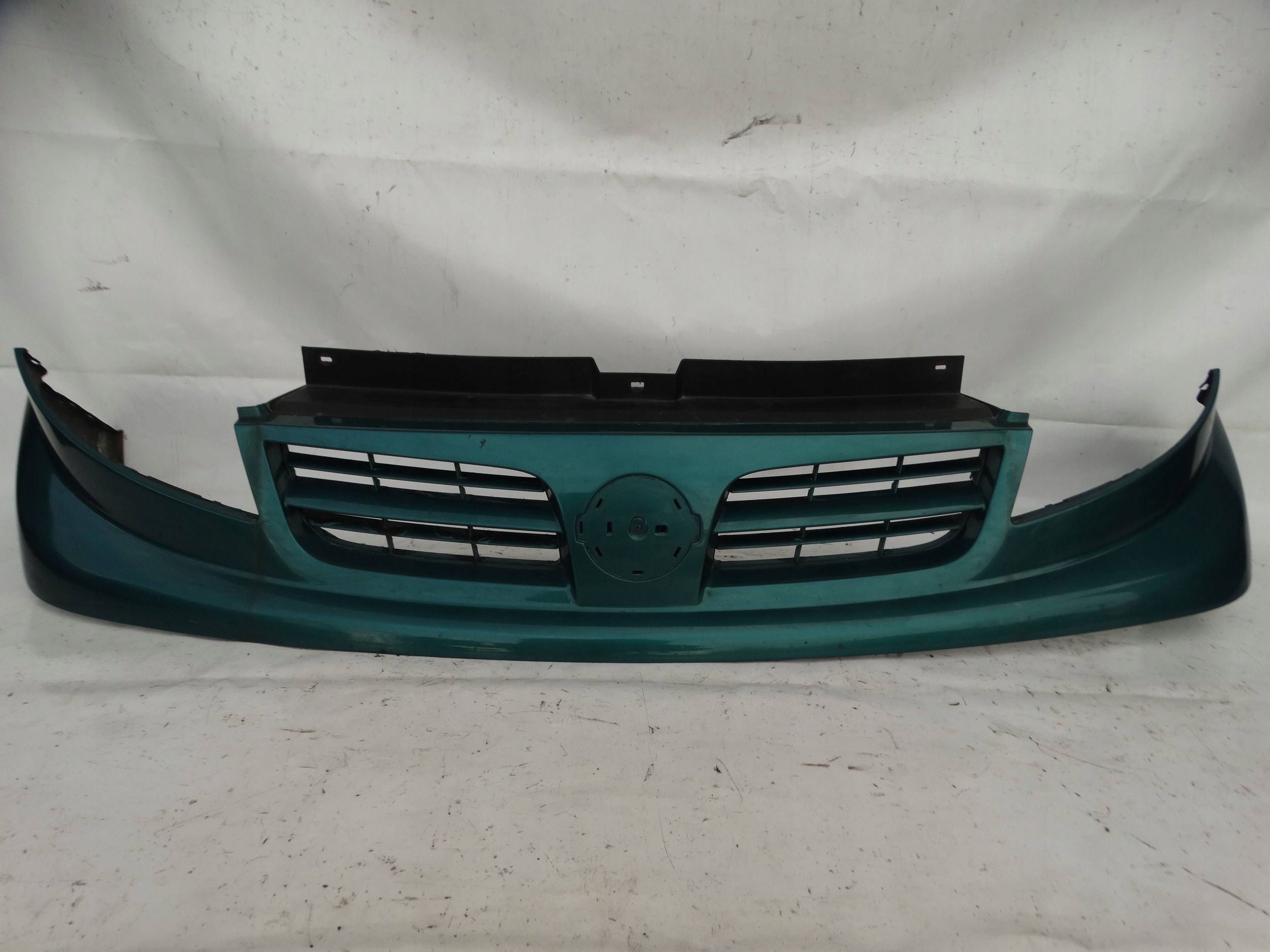 решетка радиатора nissan PRIMASTAR