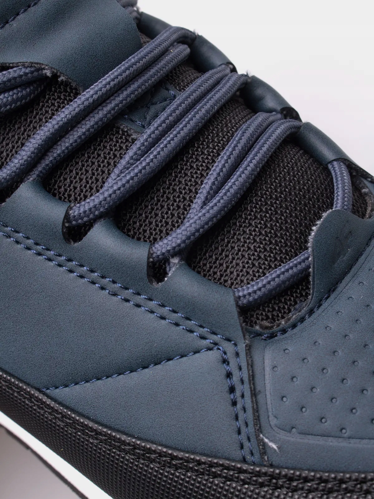 BUTY ZIMOWE DZIECIĘCE 4F JUNIOR TRAPERY OBUWIE JESIENNE SZUROWANE AW22M003 Odcień granatowy